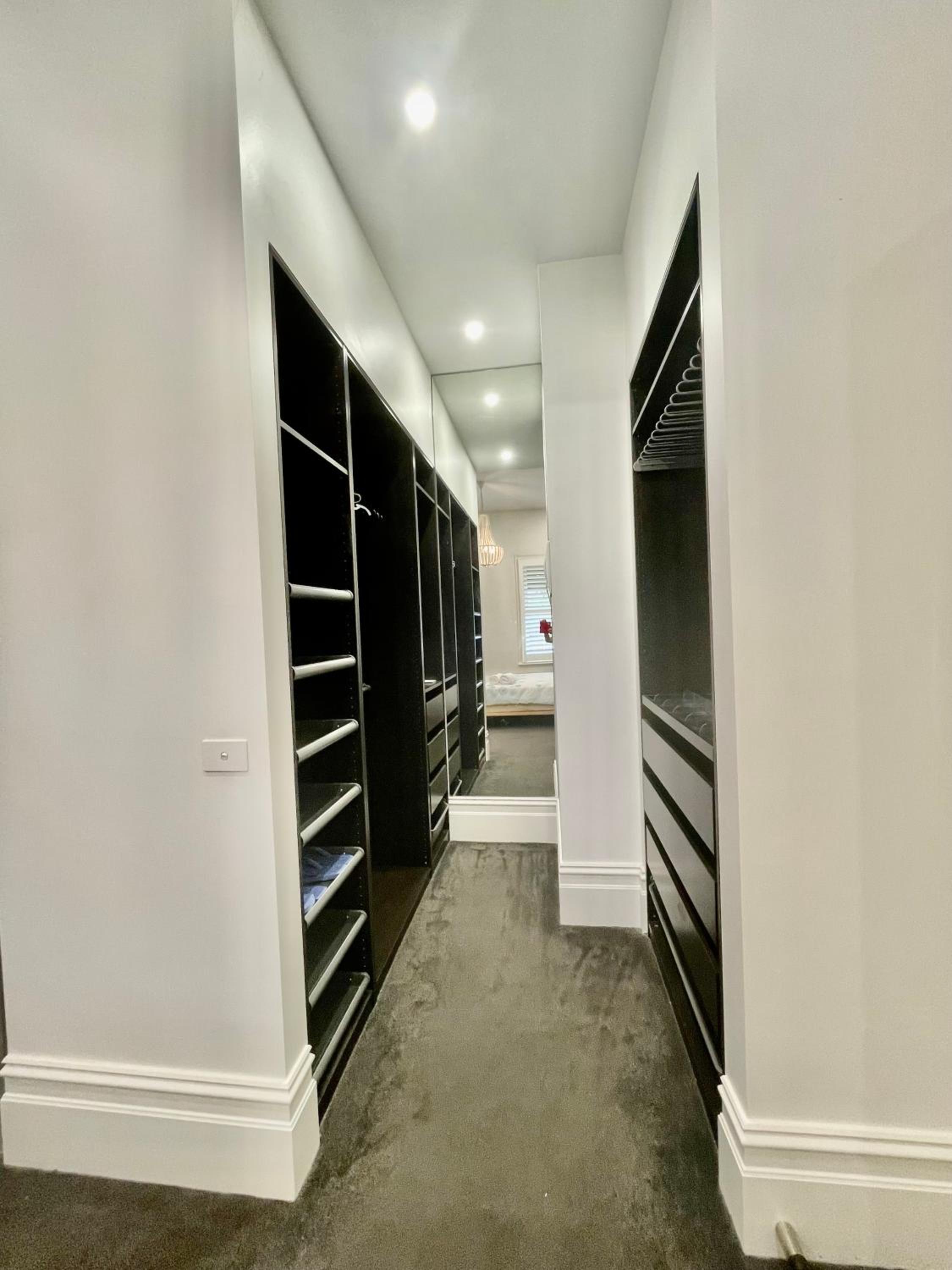 Spacious Room with Ensuite next to Coburg Station, Non Smoking House