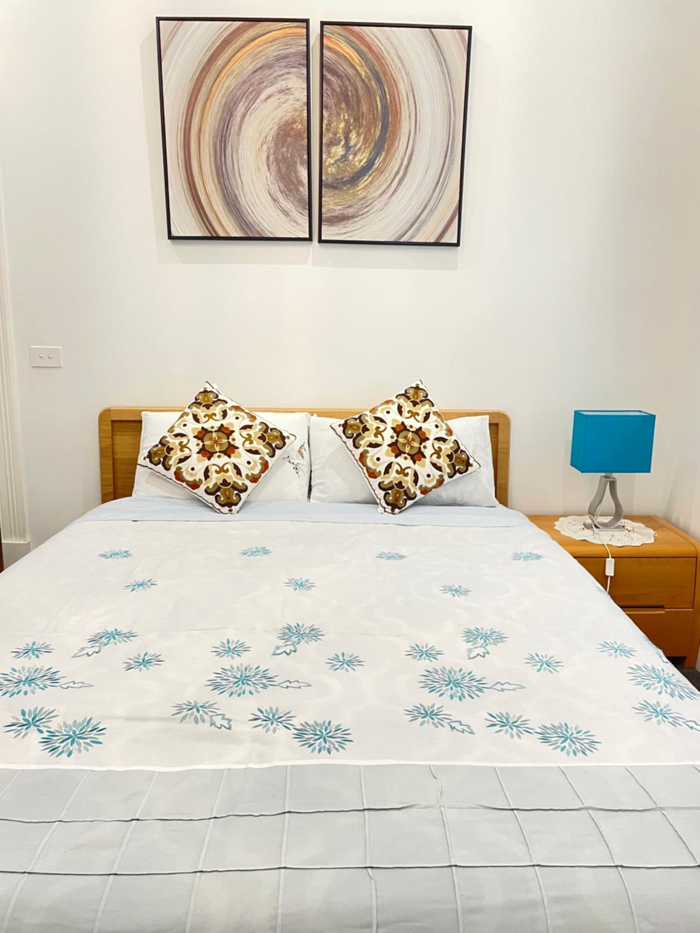 Spacious Room with Ensuite next to Coburg Station, Non Smoking House