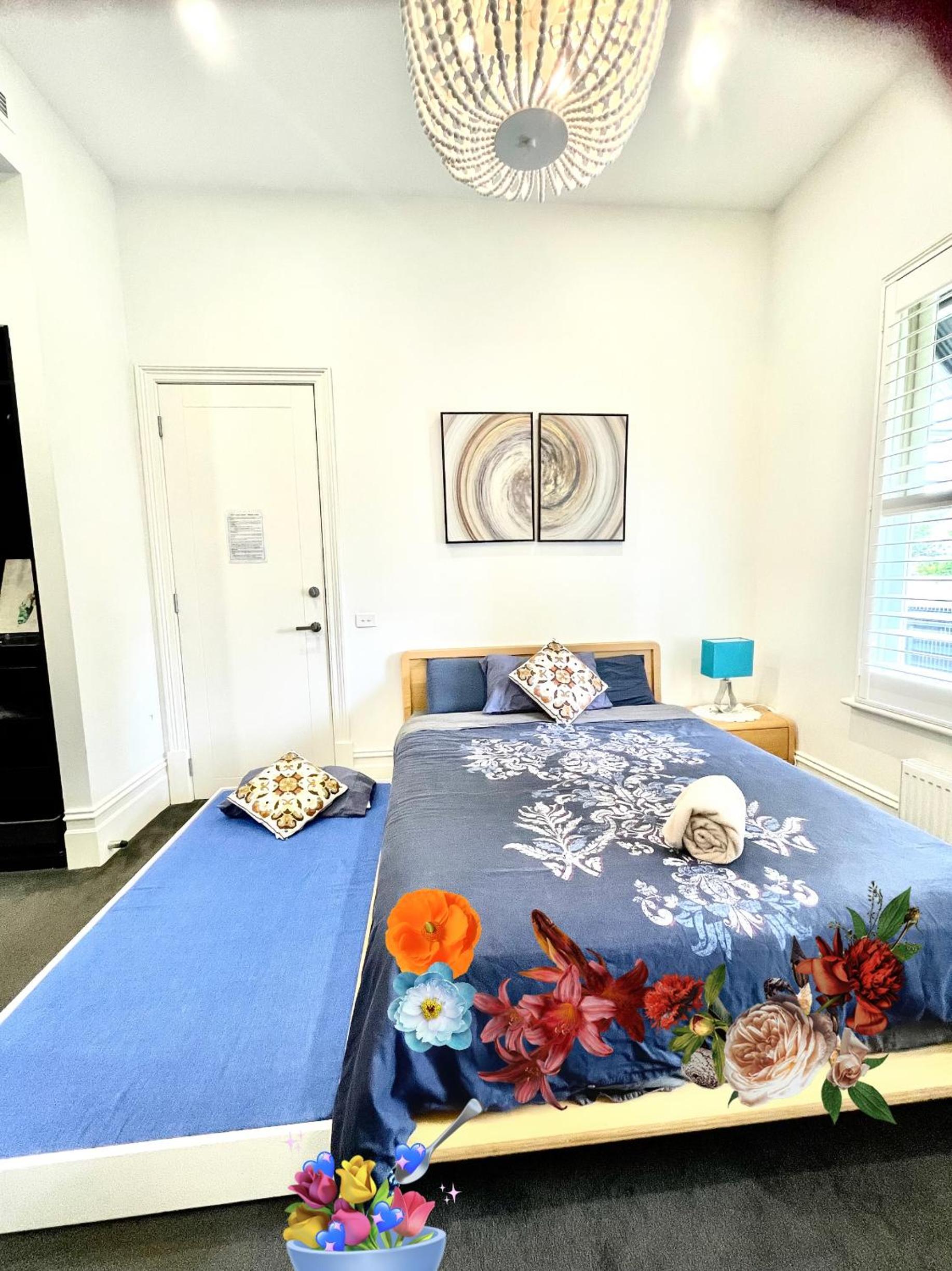 Spacious Room with Ensuite next to Coburg Station, Non Smoking House