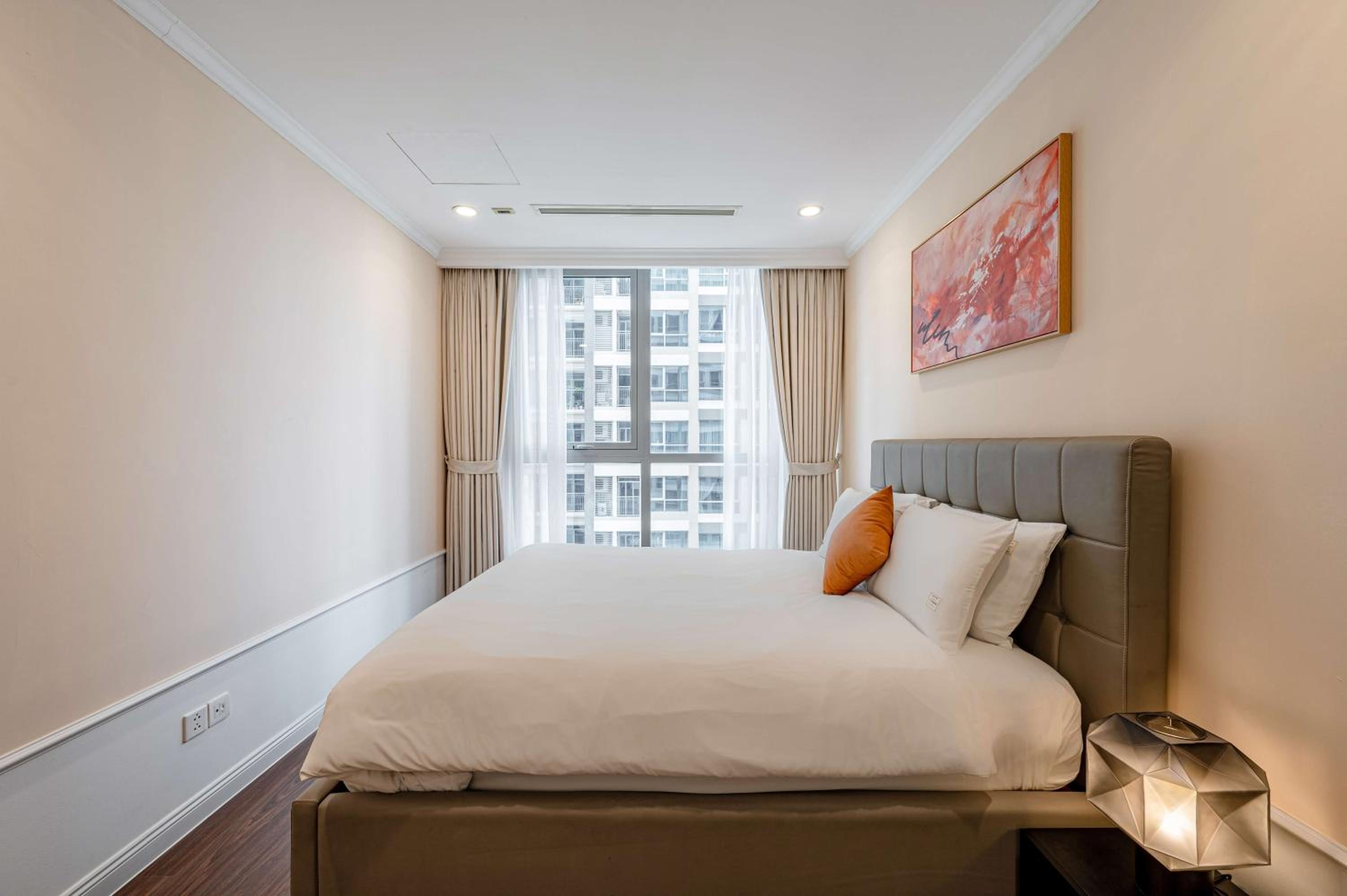 CR Concept Serviced Apartment - Vinhomes and Landmark 81