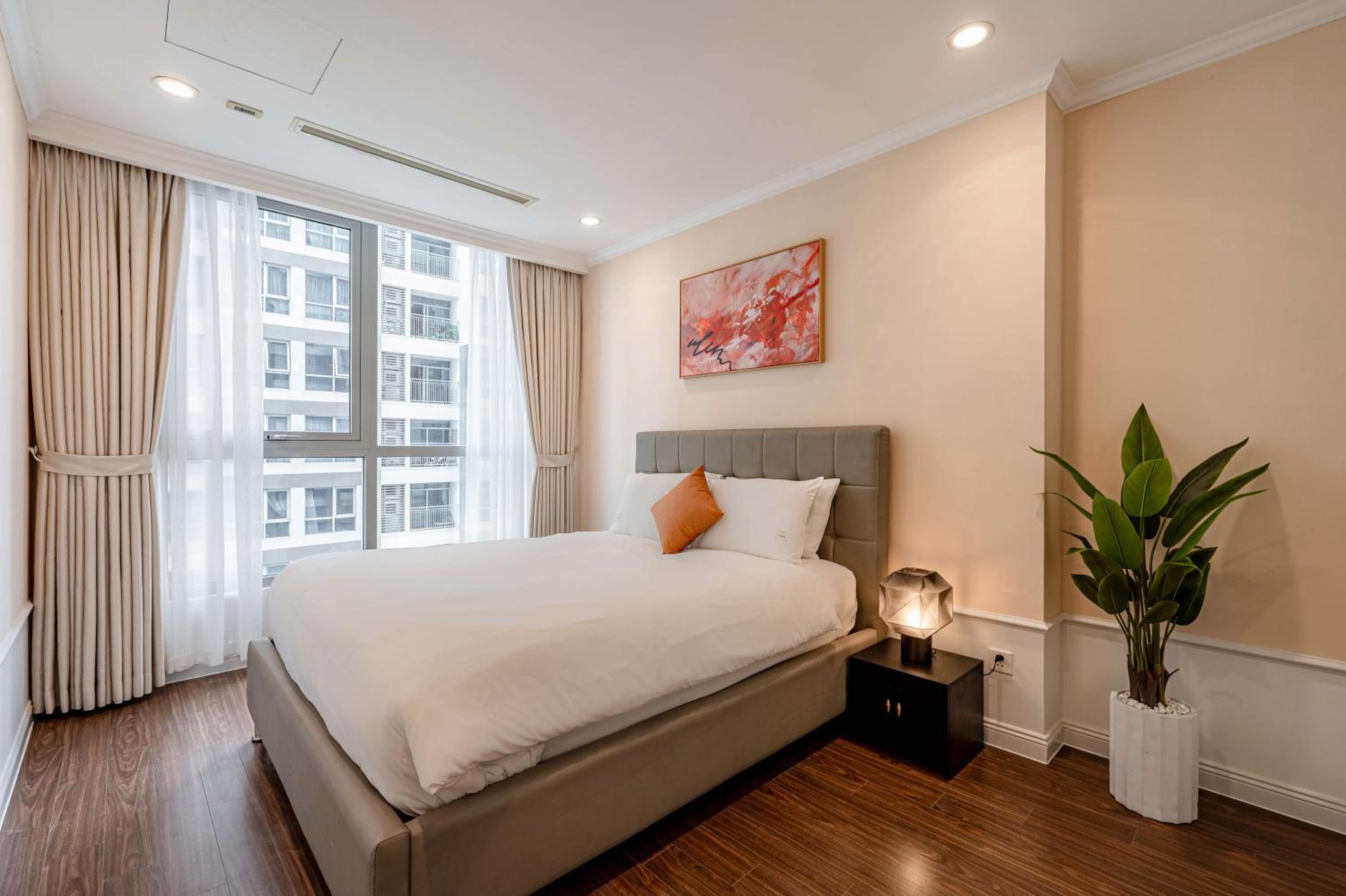 CR Concept Serviced Apartment - Vinhomes and Landmark 81