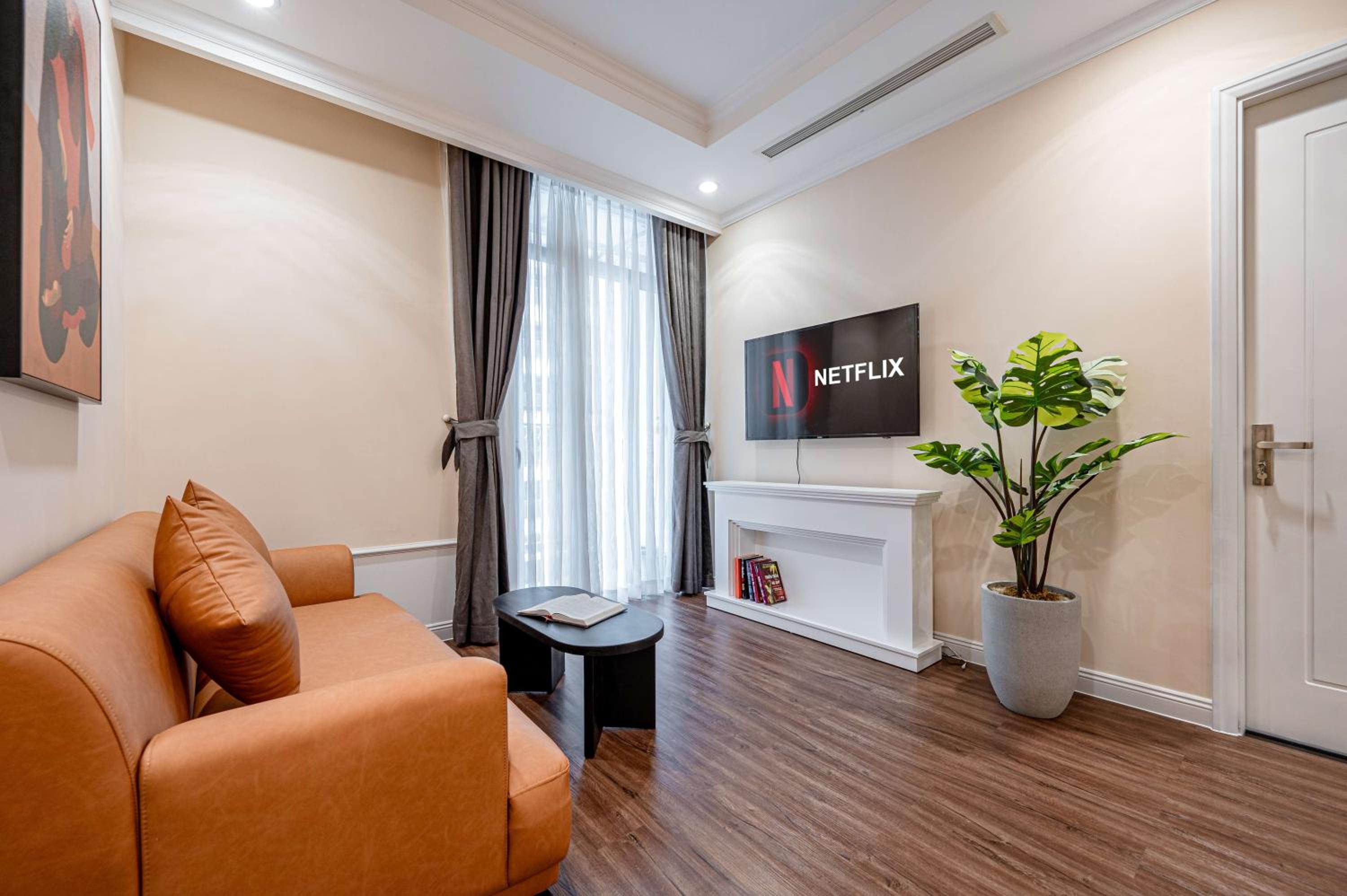 CR Concept Serviced Apartment - Vinhomes and Landmark 81