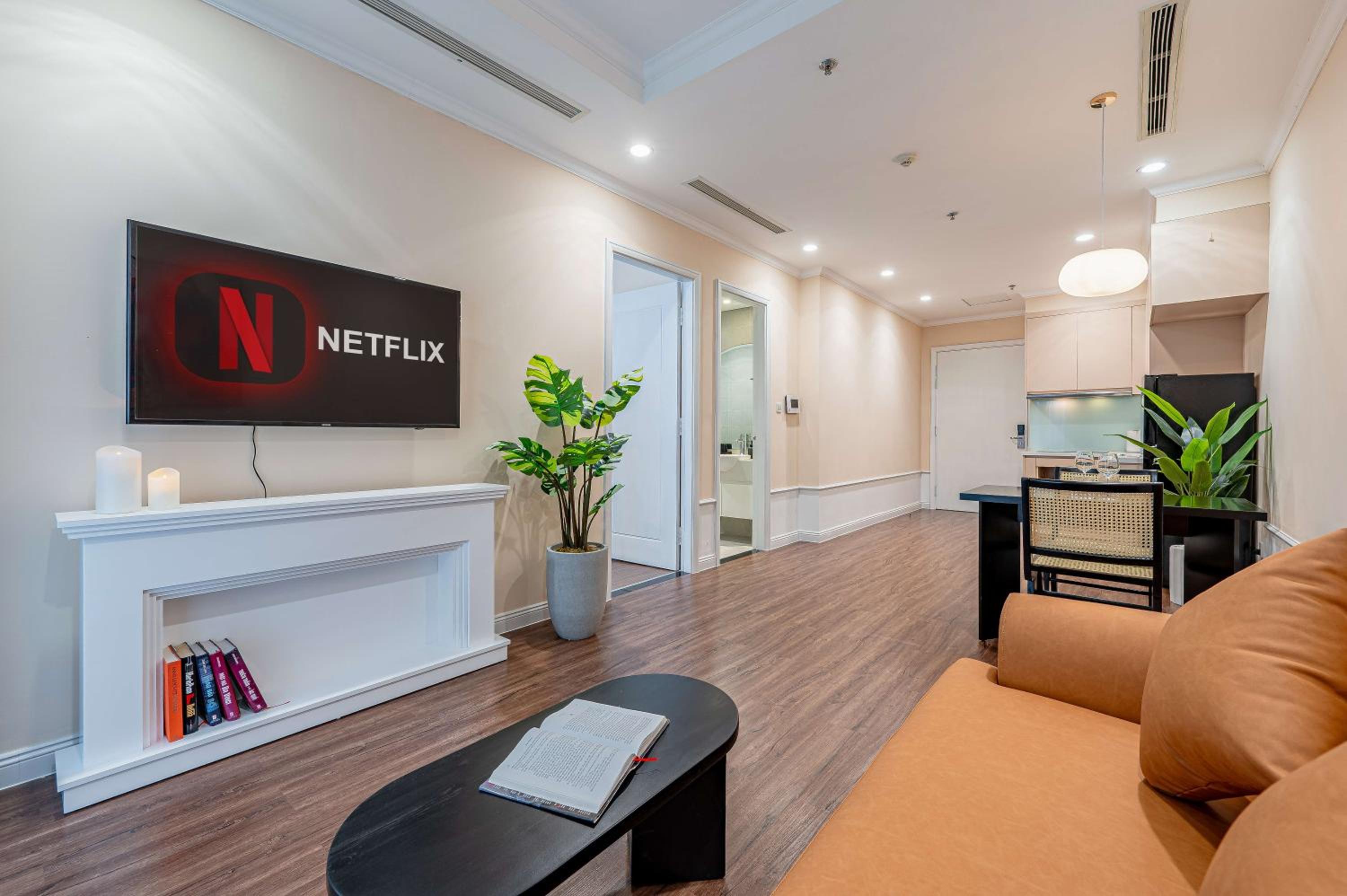 CR Concept Serviced Apartment - Vinhomes and Landmark 81