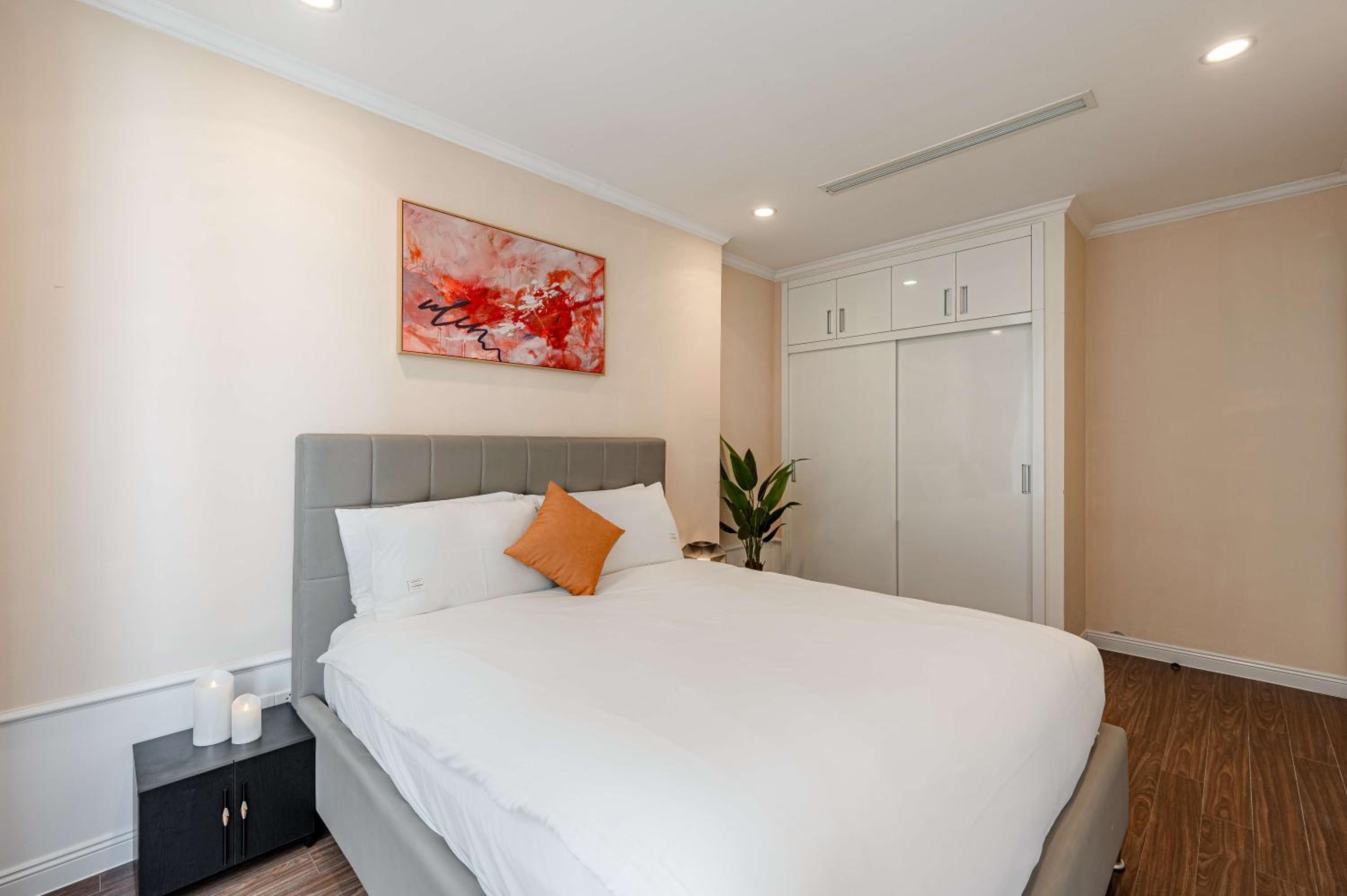 CR Concept Serviced Apartment - Vinhomes and Landmark 81
