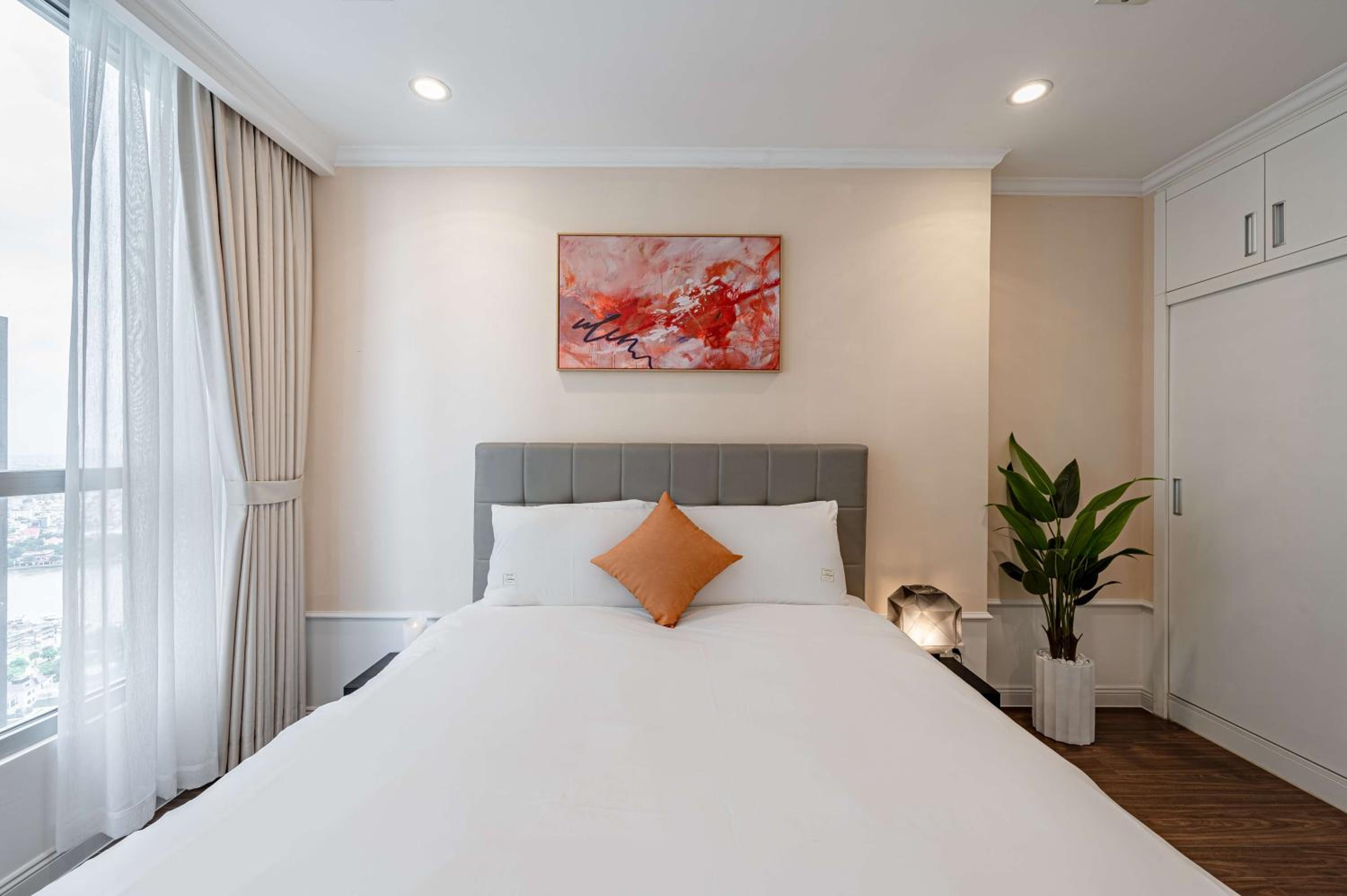 CR Concept Serviced Apartment - Vinhomes and Landmark 81