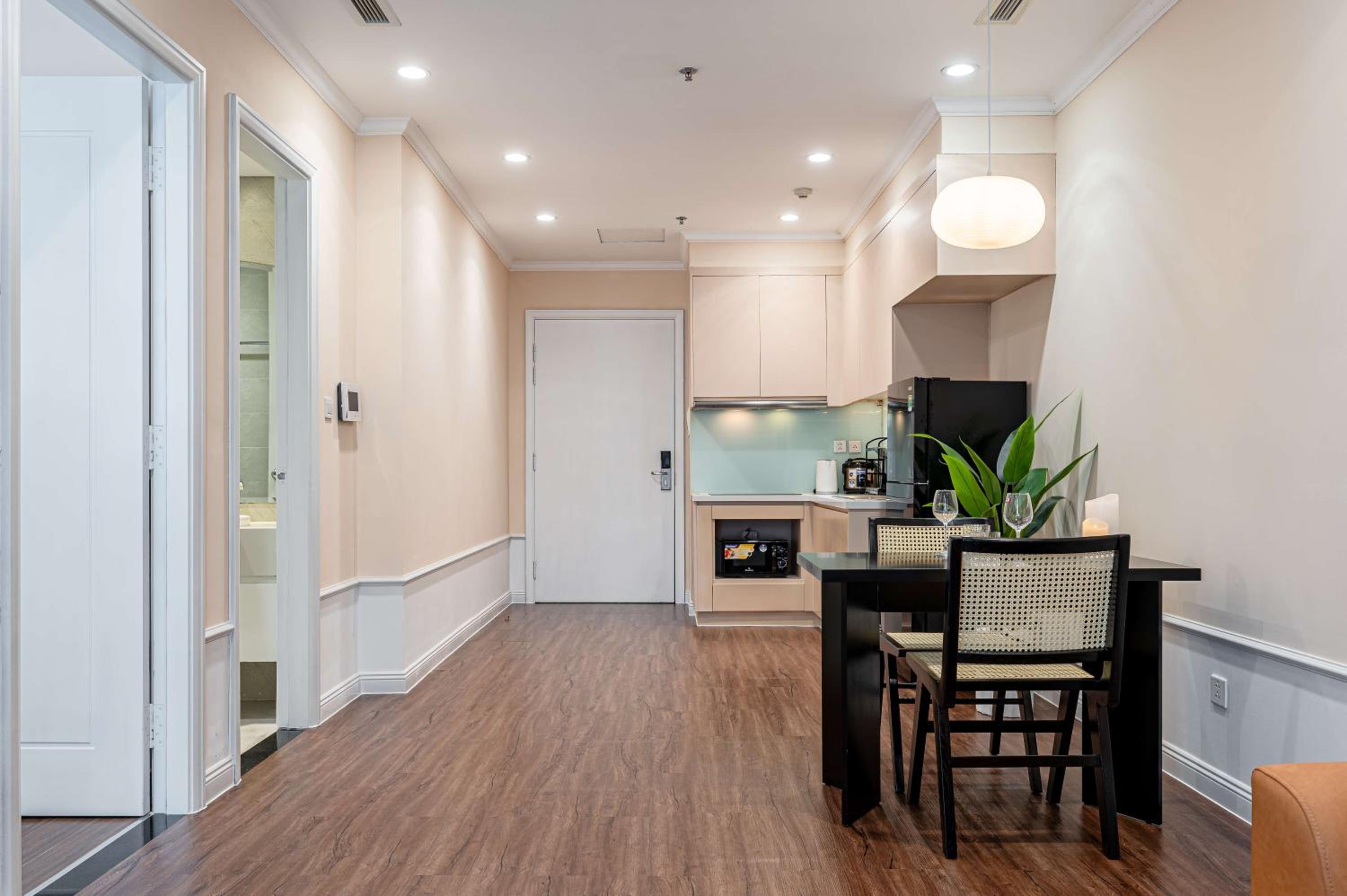 CR Concept Serviced Apartment - Vinhomes and Landmark 81
