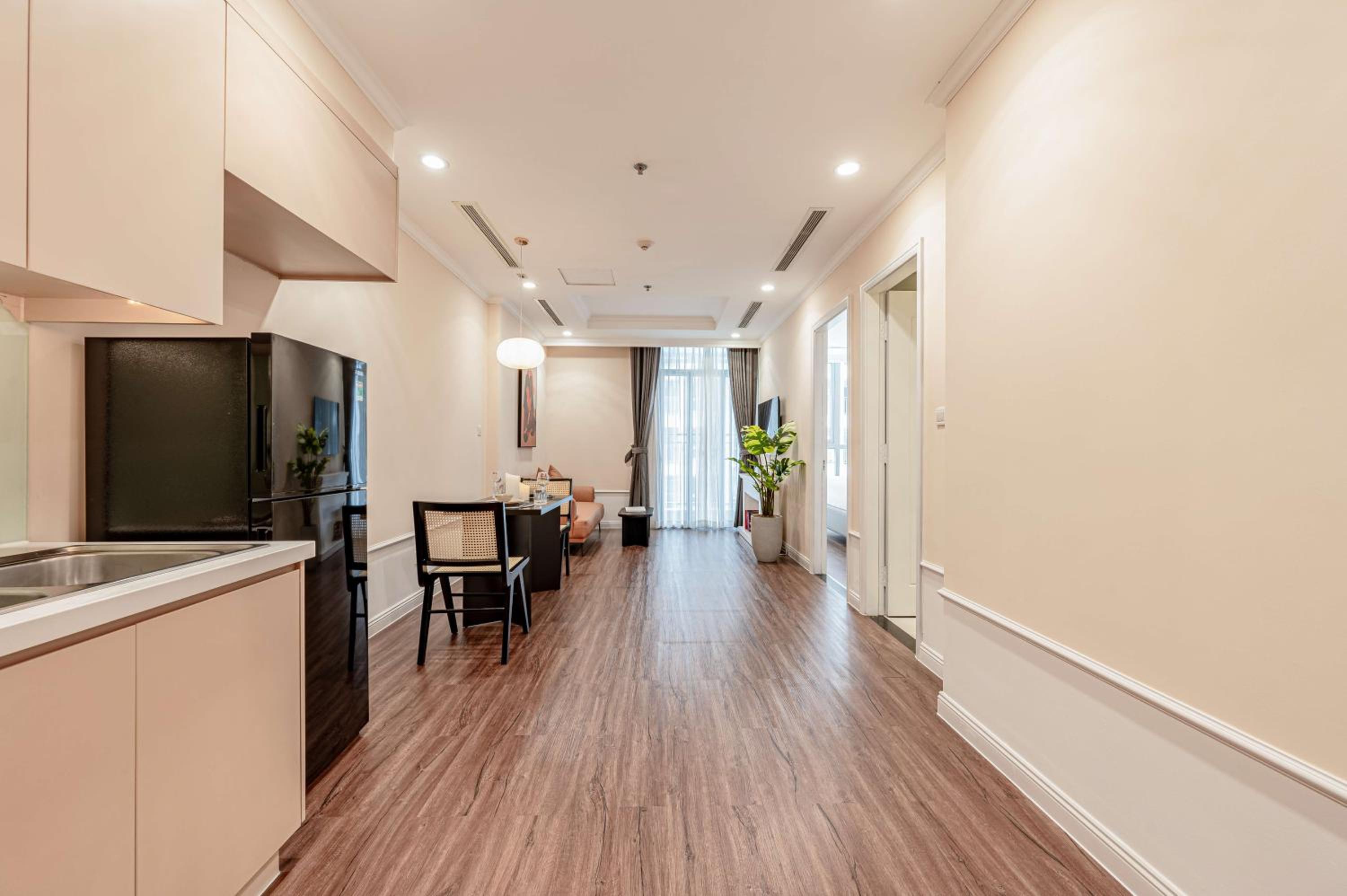 CR Concept Serviced Apartment - Vinhomes and Landmark 81