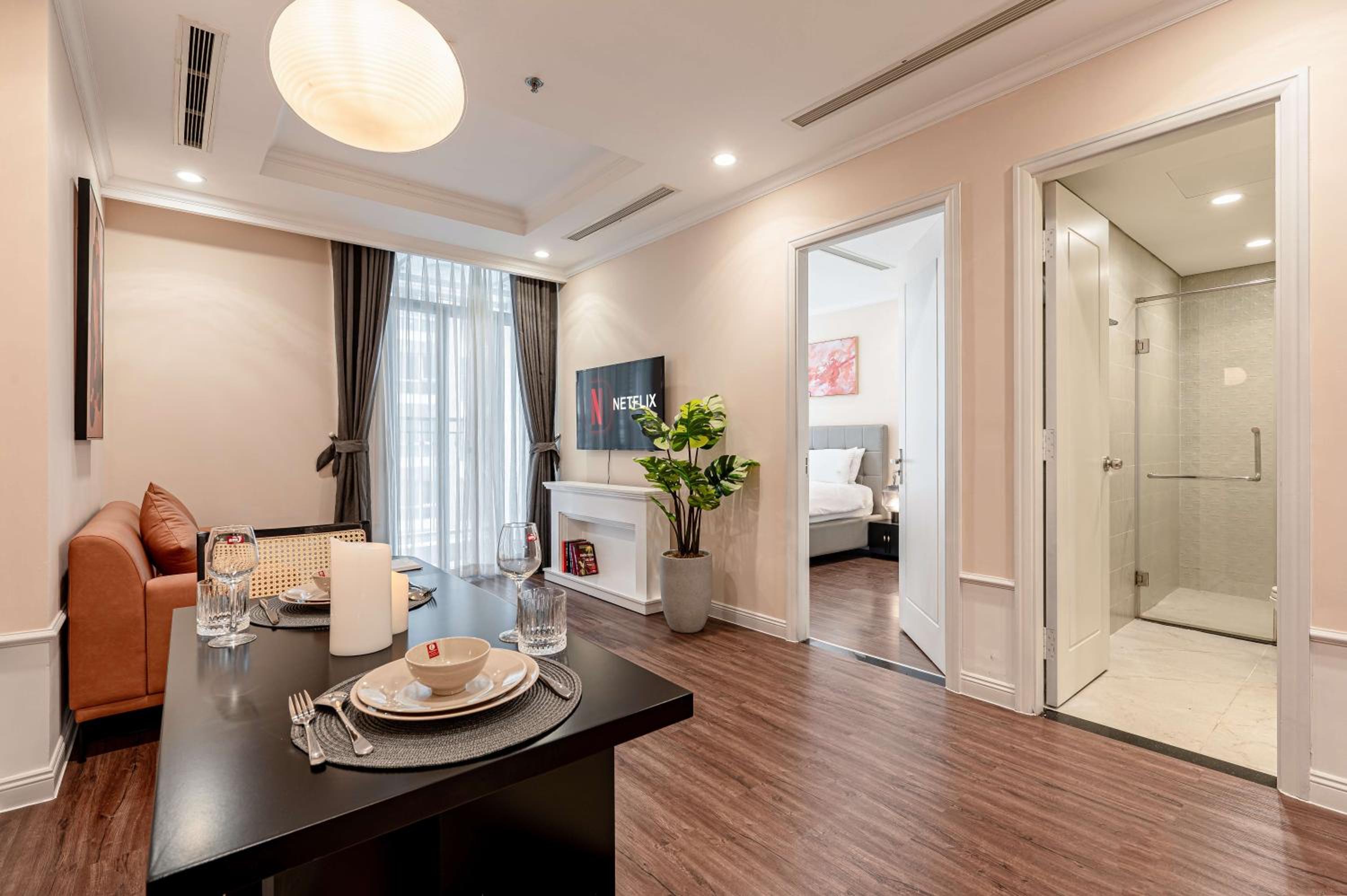 CR Concept Serviced Apartment - Vinhomes and Landmark 81