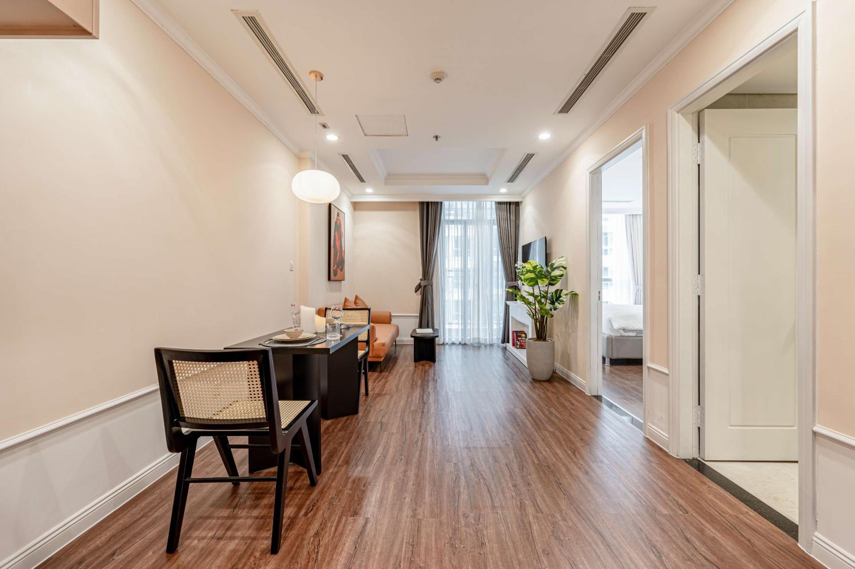 CR Concept Serviced Apartment - Vinhomes and Landmark 81