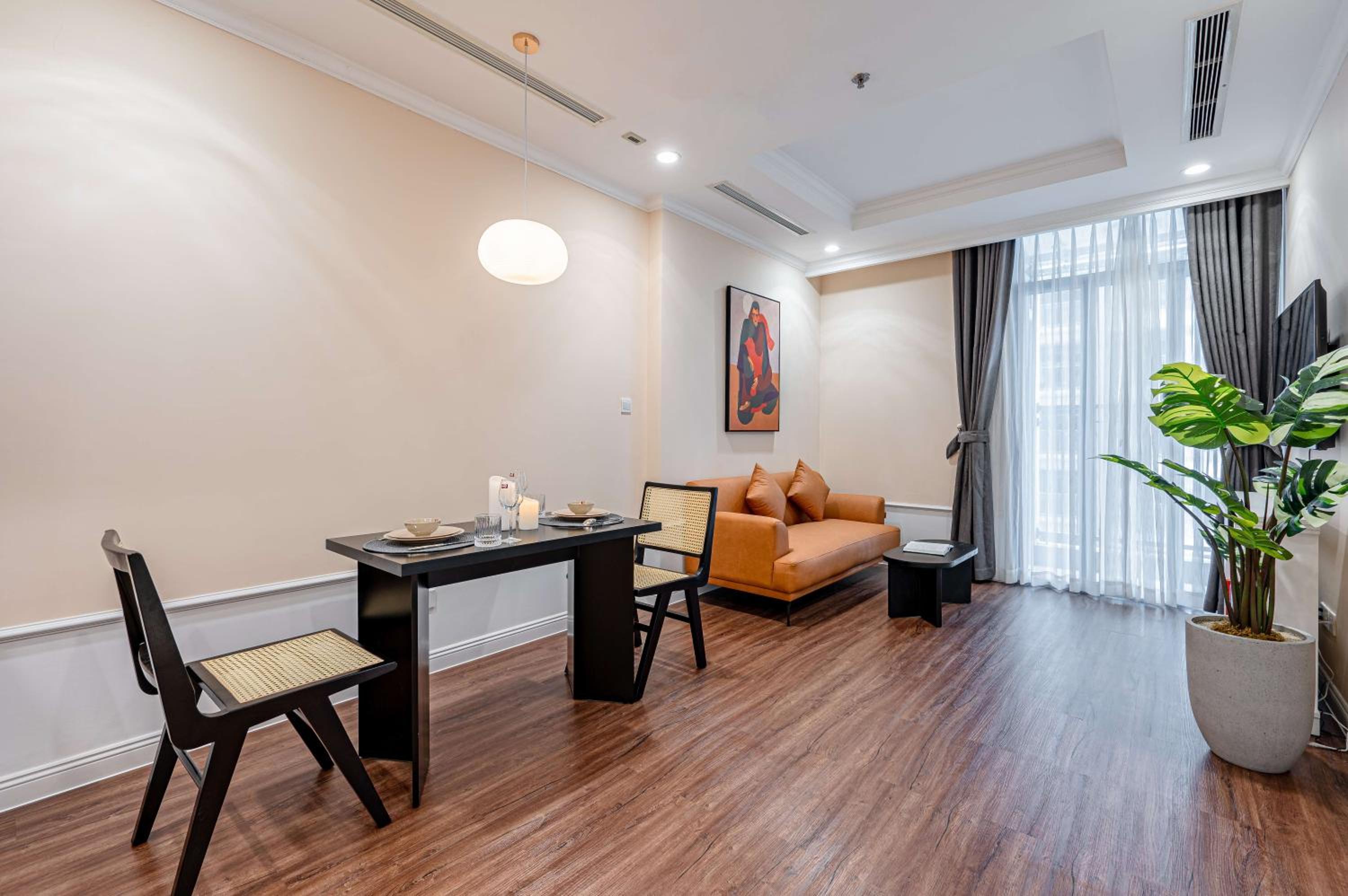 CR Concept Serviced Apartment - Vinhomes and Landmark 81