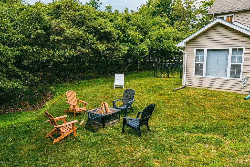 Gorgeous Cozy 5 Bedroom House with Hottub,Lake,Pool view 5