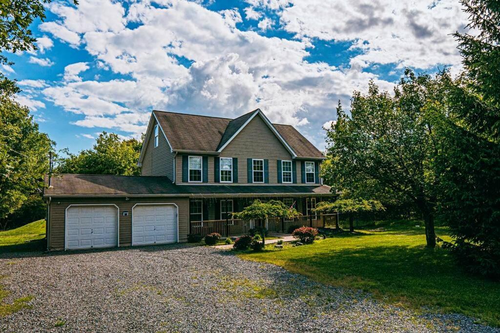 Gorgeous Cozy 5 Bedroom House with Hottub,Lake,Pool view 3