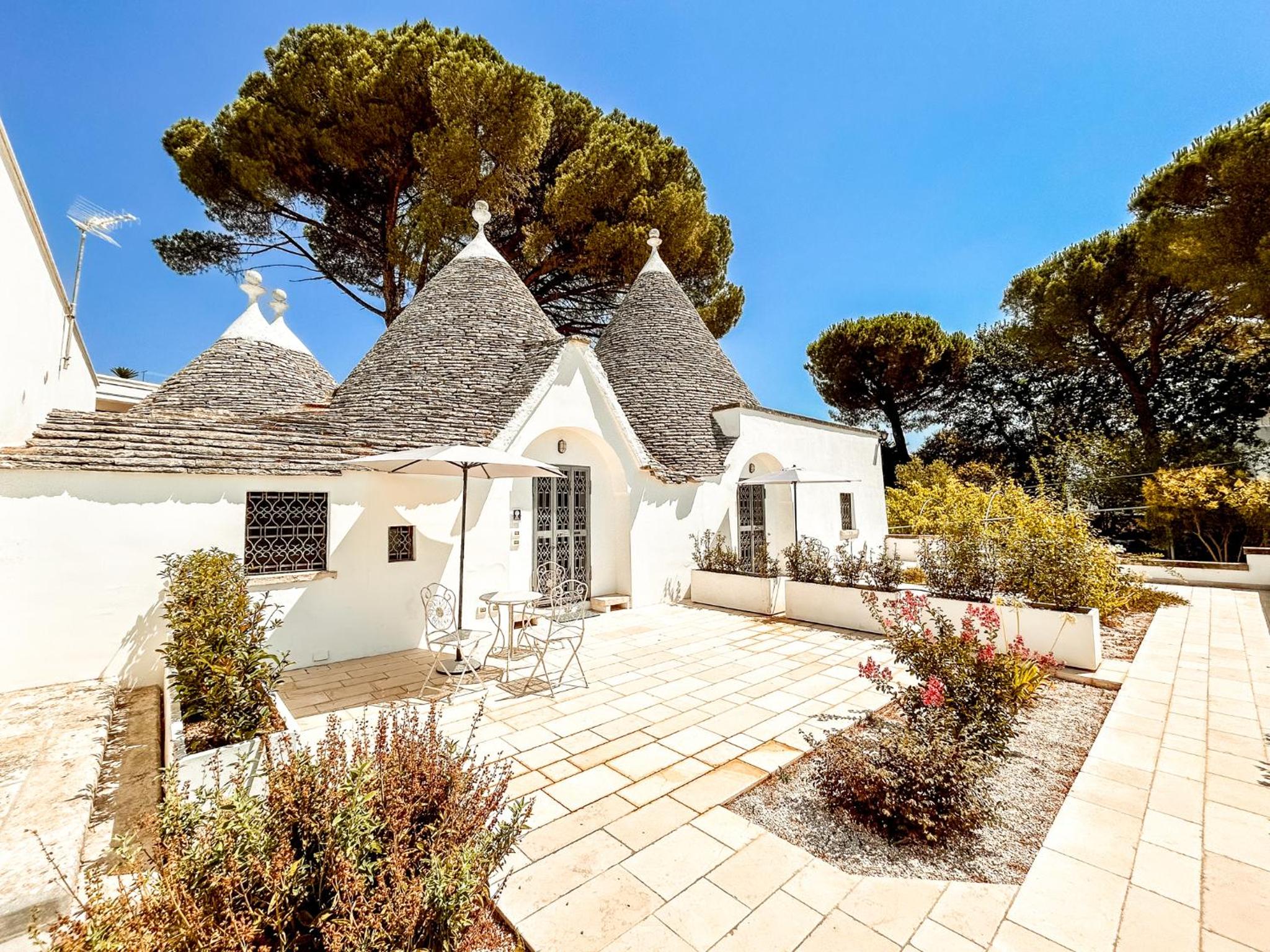 I Trulli e la Luna view 3