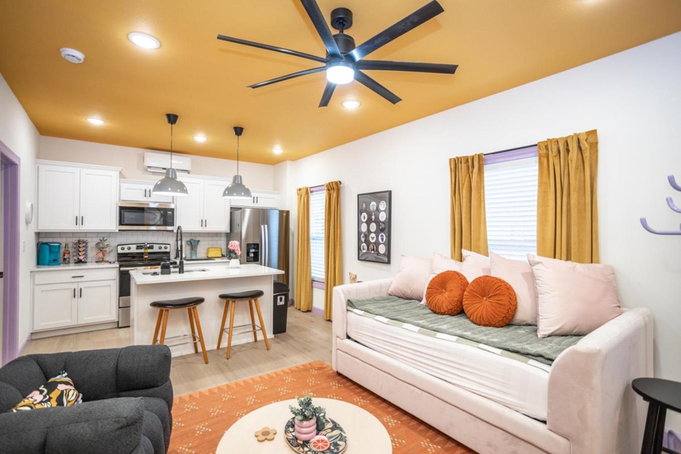 Artistic Retreat With Hot Tub-close To Ft Lw!