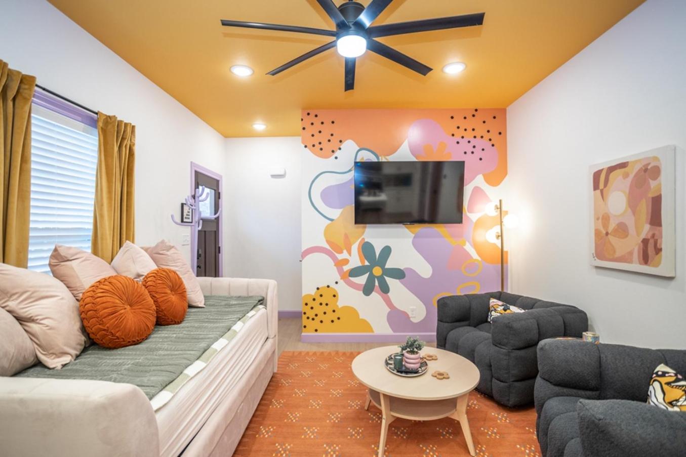 Artistic Retreat With Hot Tub-close To Ft Lw!