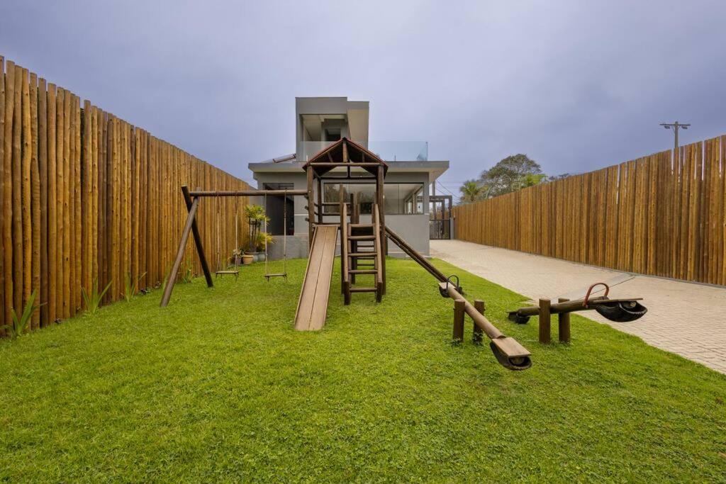 Casa de Condomínio a 150m da Praia de Maresias