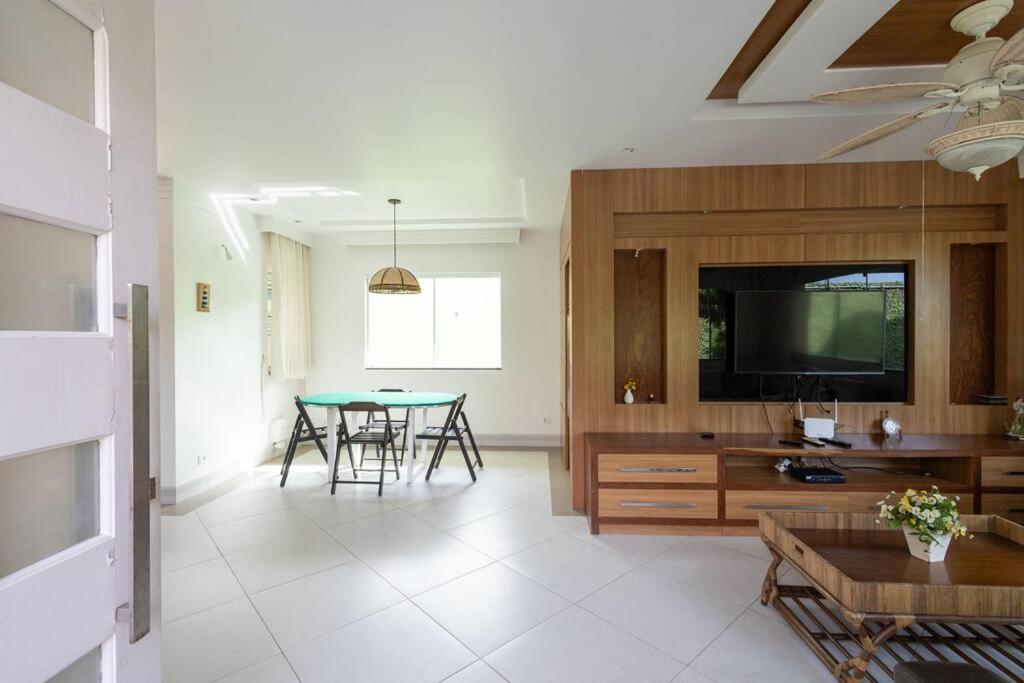 Casa de Condomínio a 150m da Praia de Maresias
