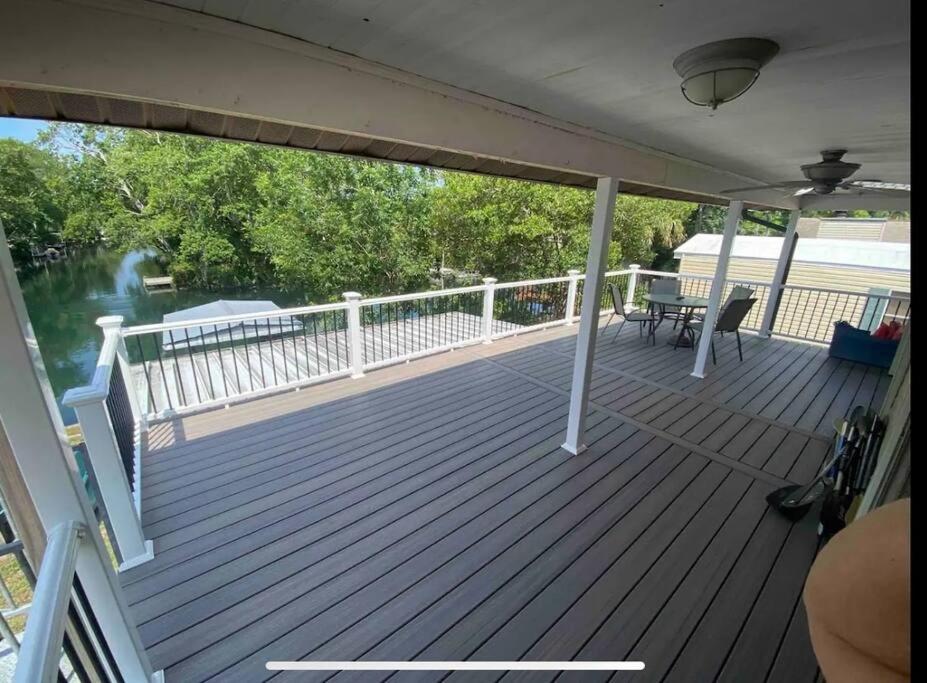 Pirate's Cove - Waterfront - Weeki Wachee River Access with Paddlecraft!!