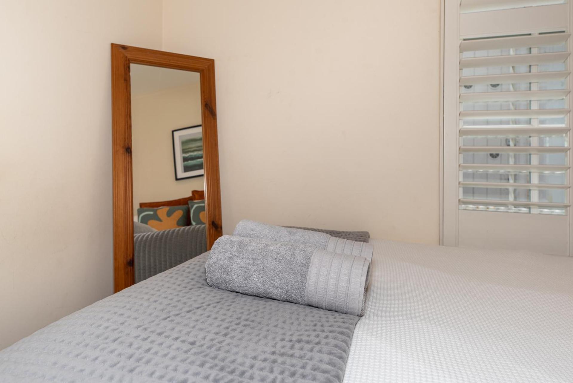 3-Bedroom Apartment with private Terrace in Pimlico, Westminster & Victoria by NourNest Apartments