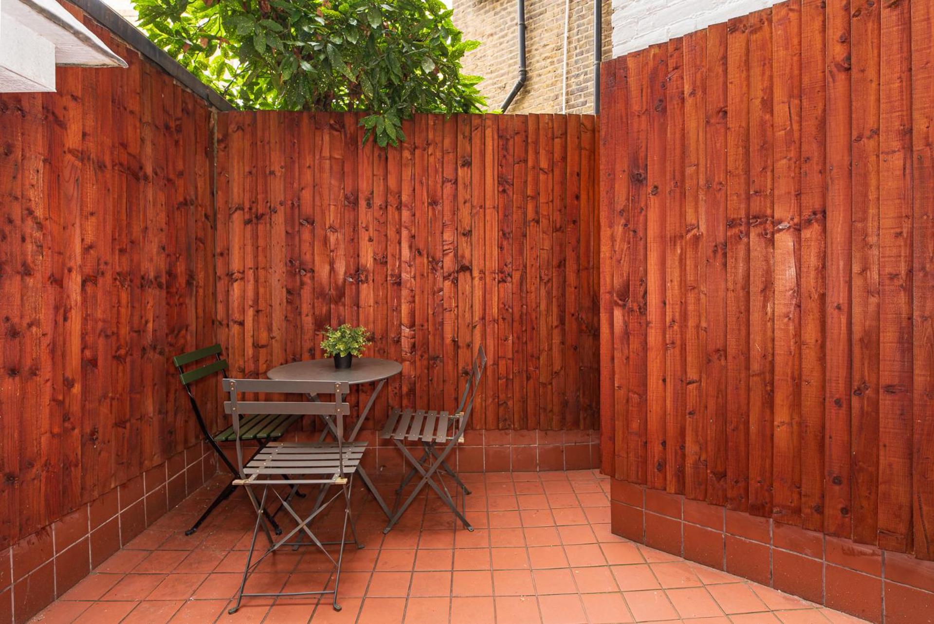 3-Bedroom Apartment with private Terrace in Pimlico, Westminster & Victoria by NourNest Apartments