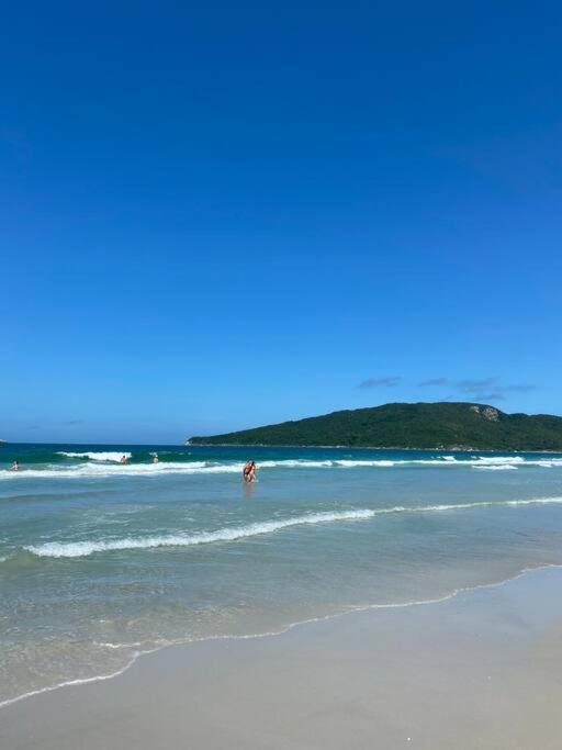 apartamento a 200m da praia ingleses, prédio com piscina
