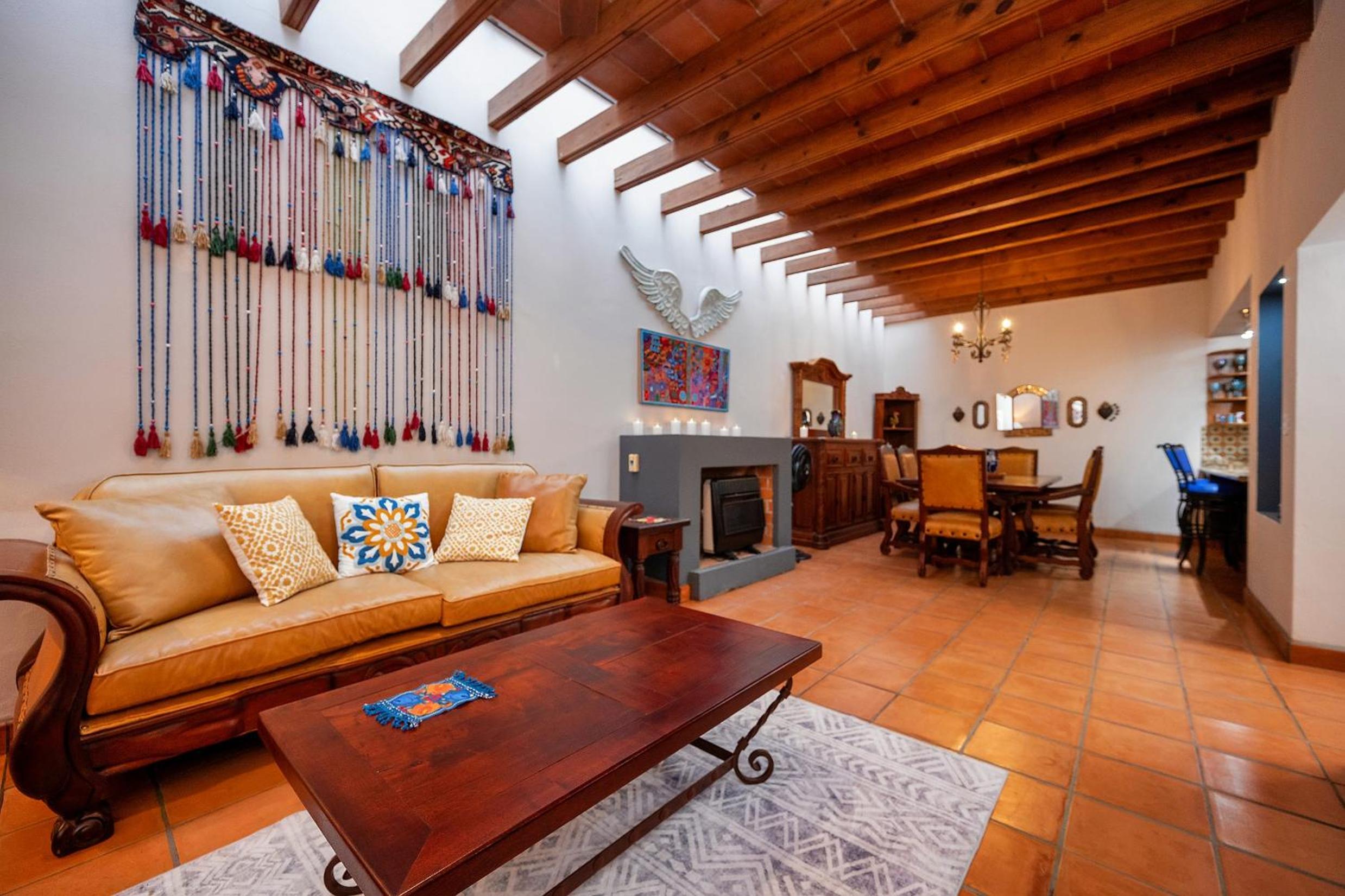Eclectic Gem Near Centro King Beds and Rooftop Deck