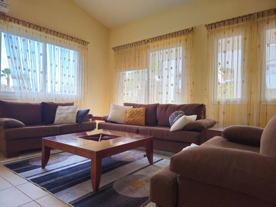 Villa & pool 3 bedrooms 2 minutes from the beach