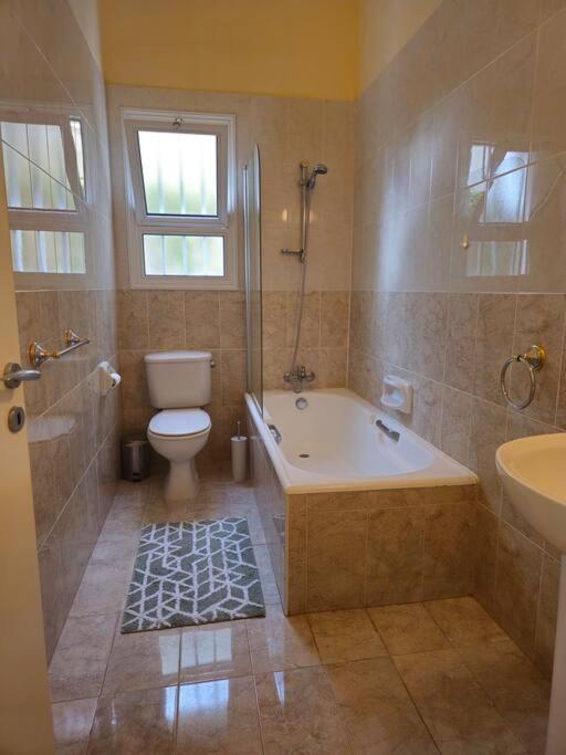 Villa & pool 3 bedrooms 2 minutes from the beach