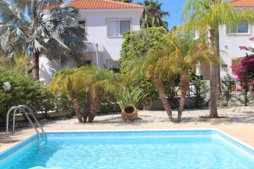 Villa & pool 3 bedrooms 2 minutes from the beach