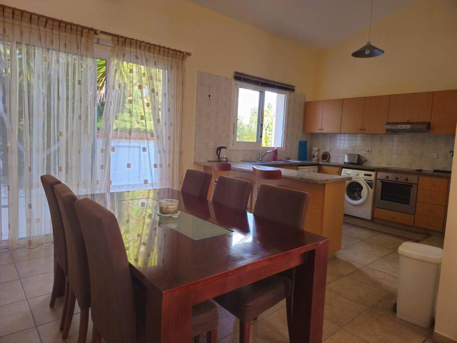 Villa & pool 3 bedrooms 2 minutes from the beach