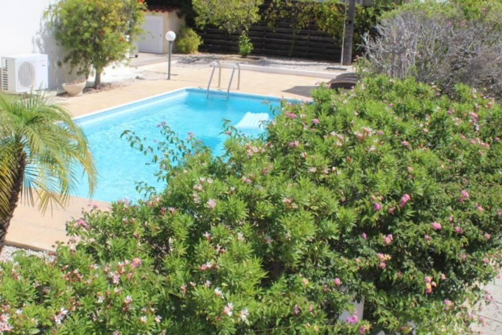 Villa & pool 3 bedrooms 2 minutes from the beach