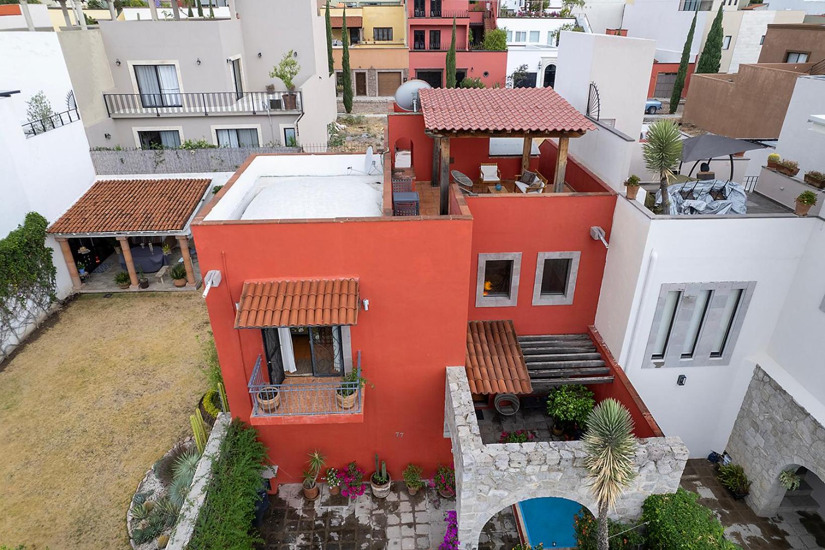 Eclectic Gem Near Centro King Beds and Rooftop Deck