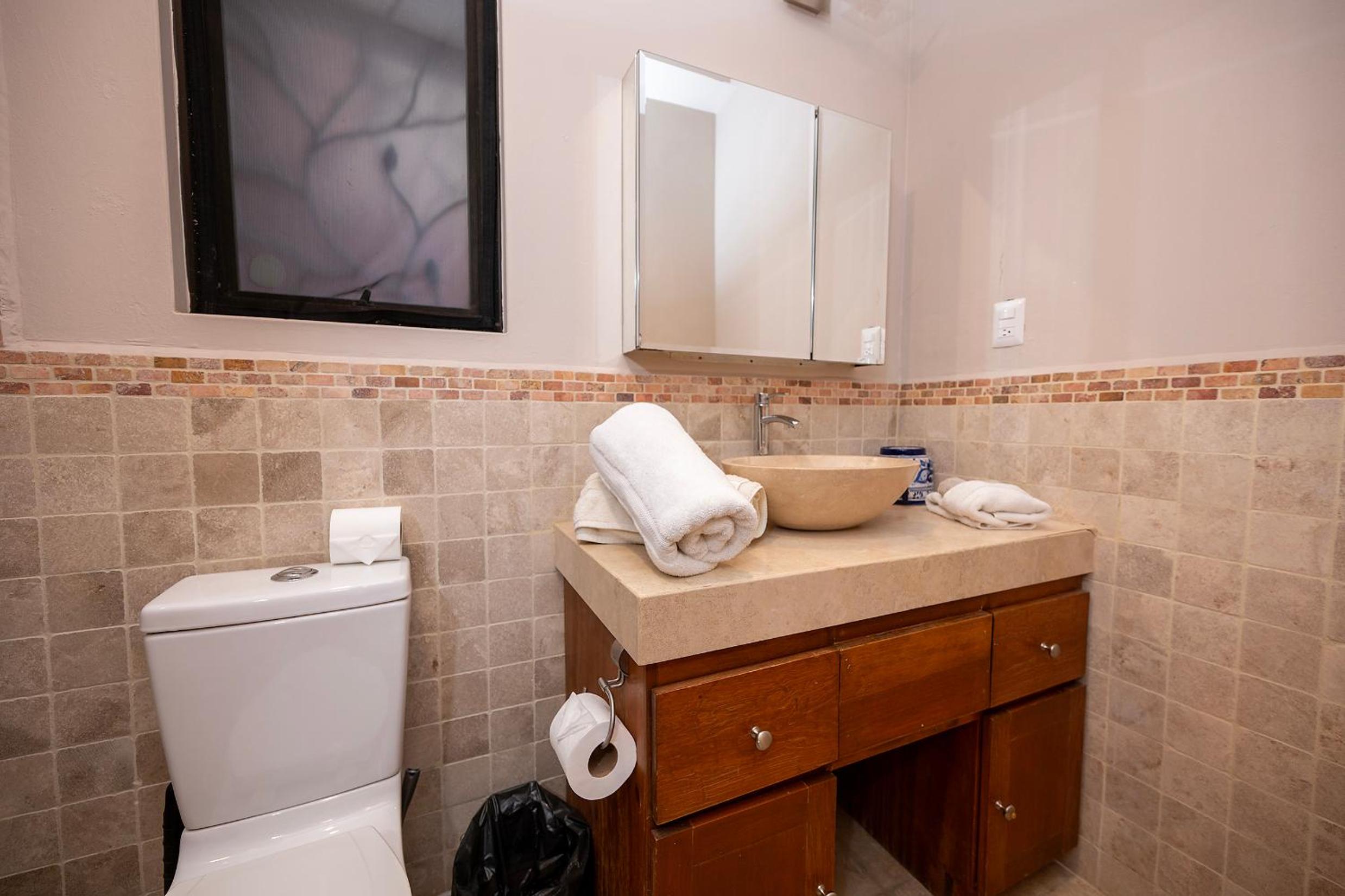 Eclectic Gem Near Centro King Beds and Rooftop Deck