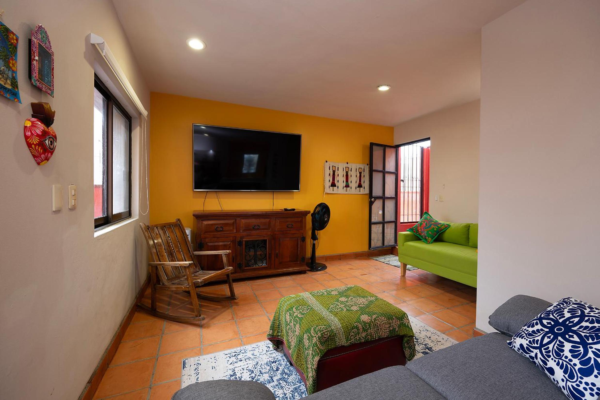 Eclectic Gem Near Centro King Beds and Rooftop Deck