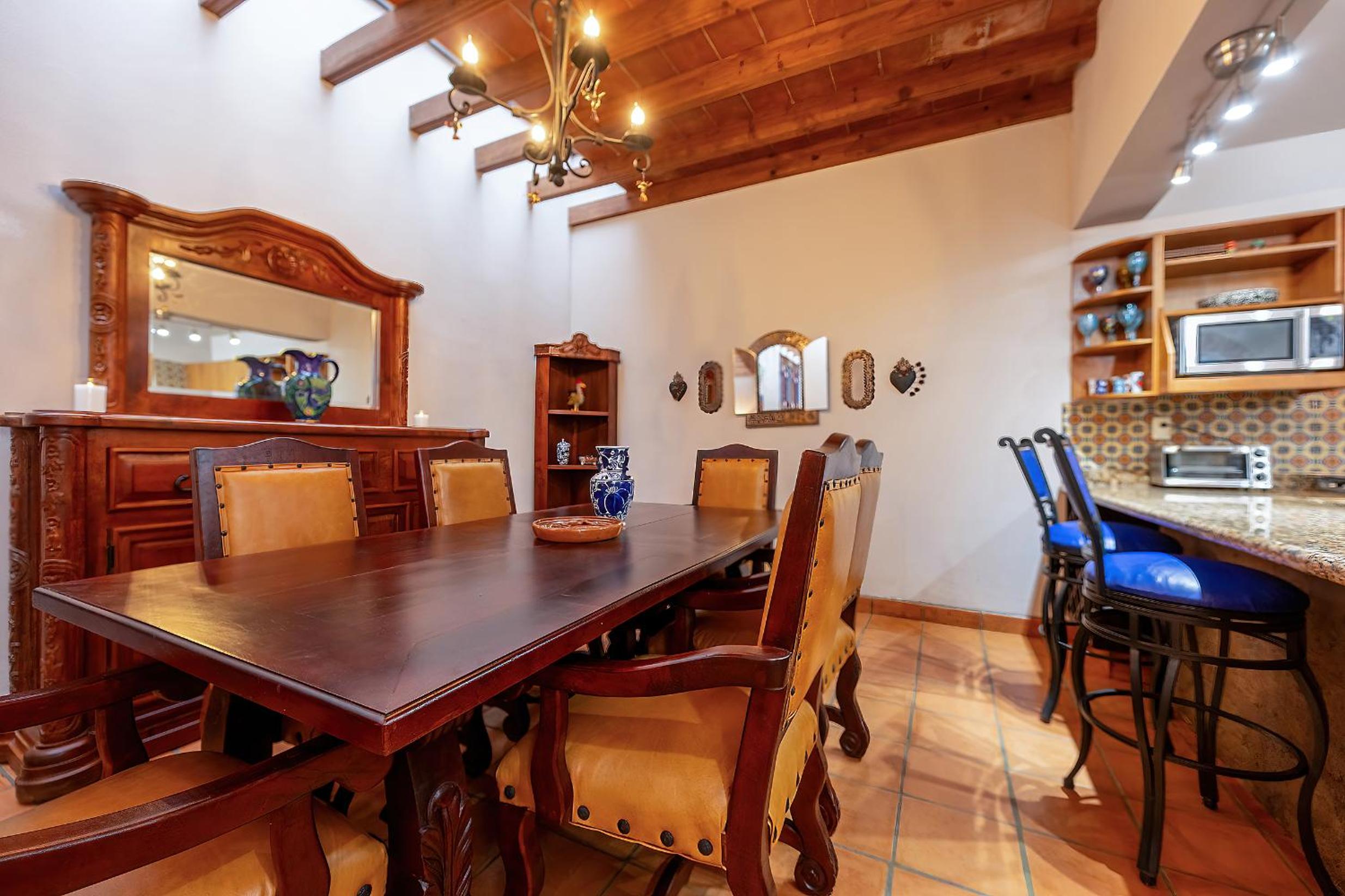 Eclectic Gem Near Centro King Beds and Rooftop Deck