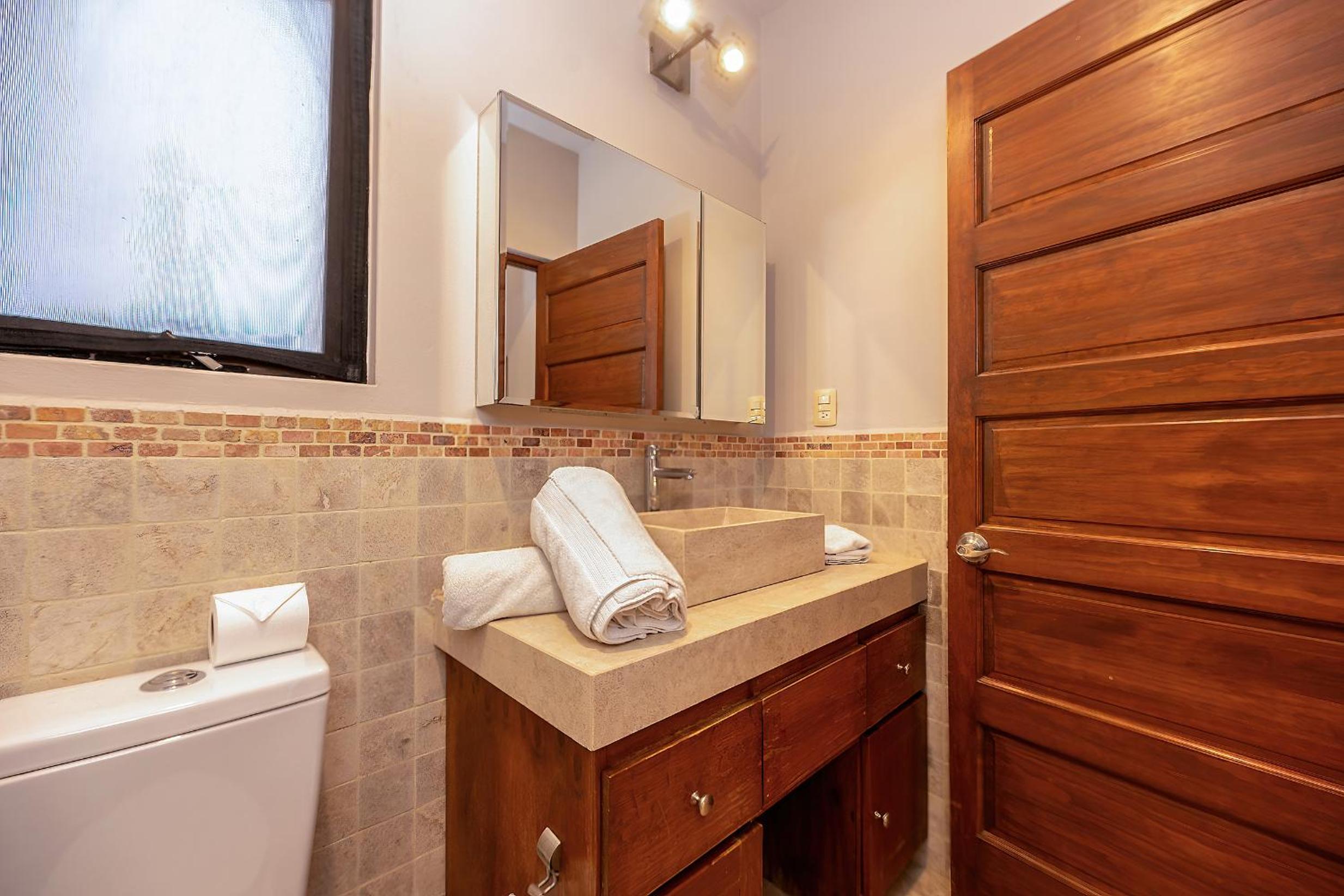 Eclectic Gem Near Centro King Beds and Rooftop Deck