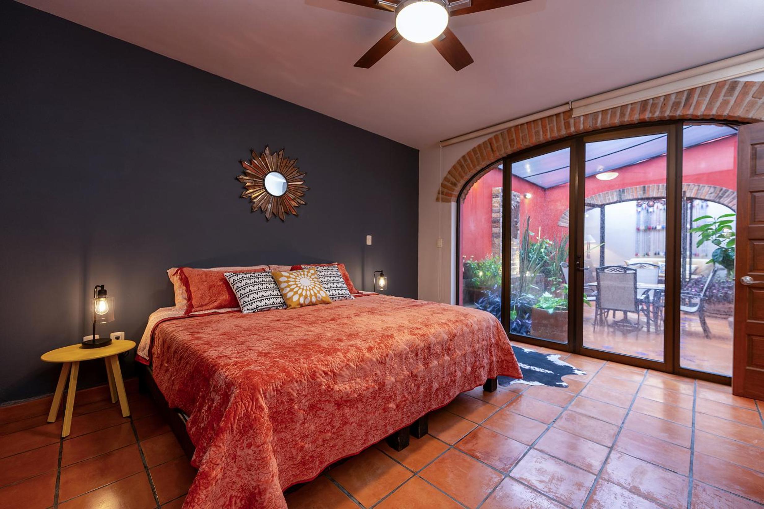 Eclectic Gem Near Centro King Beds and Rooftop Deck