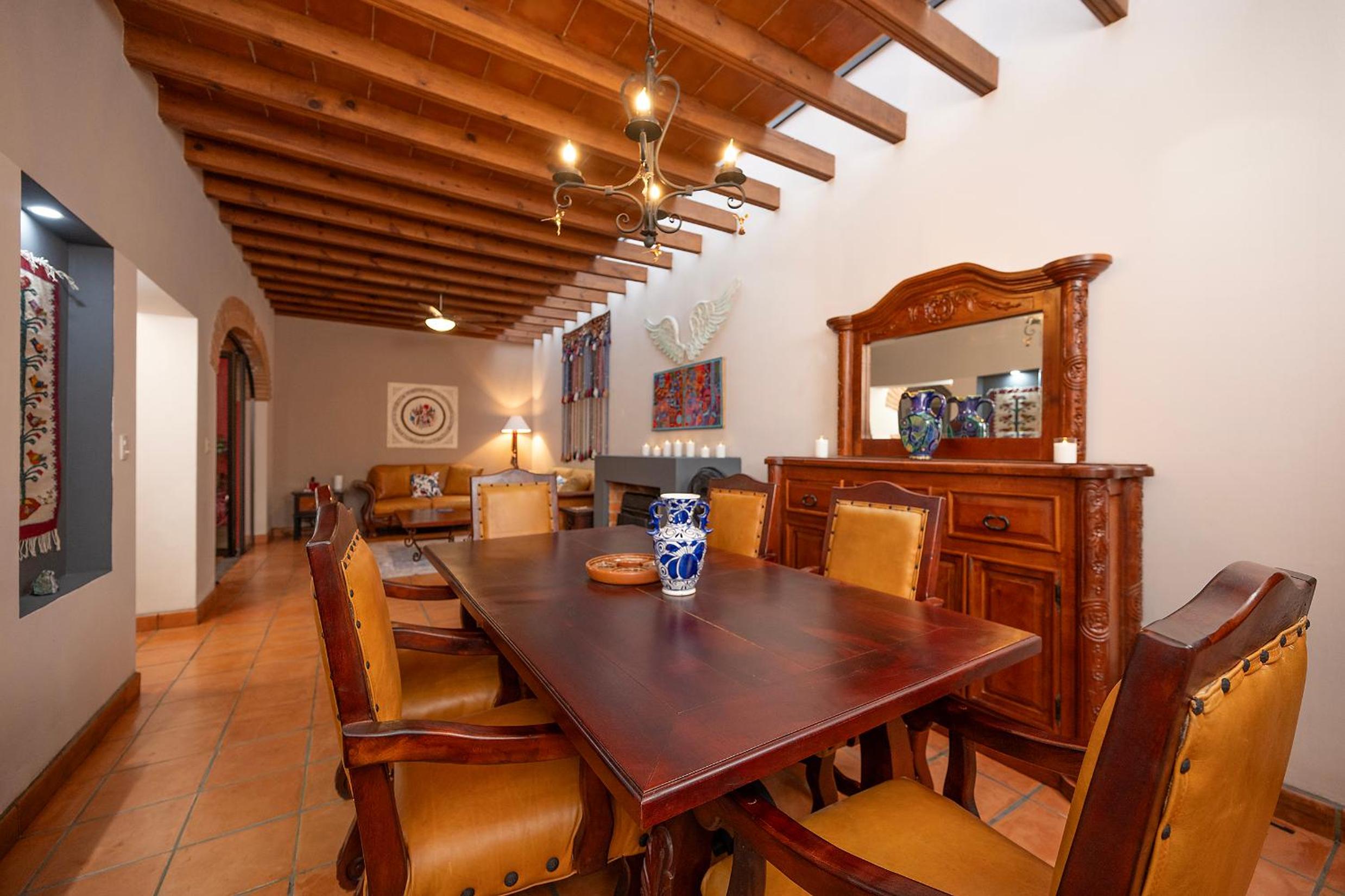 Eclectic Gem Near Centro King Beds and Rooftop Deck