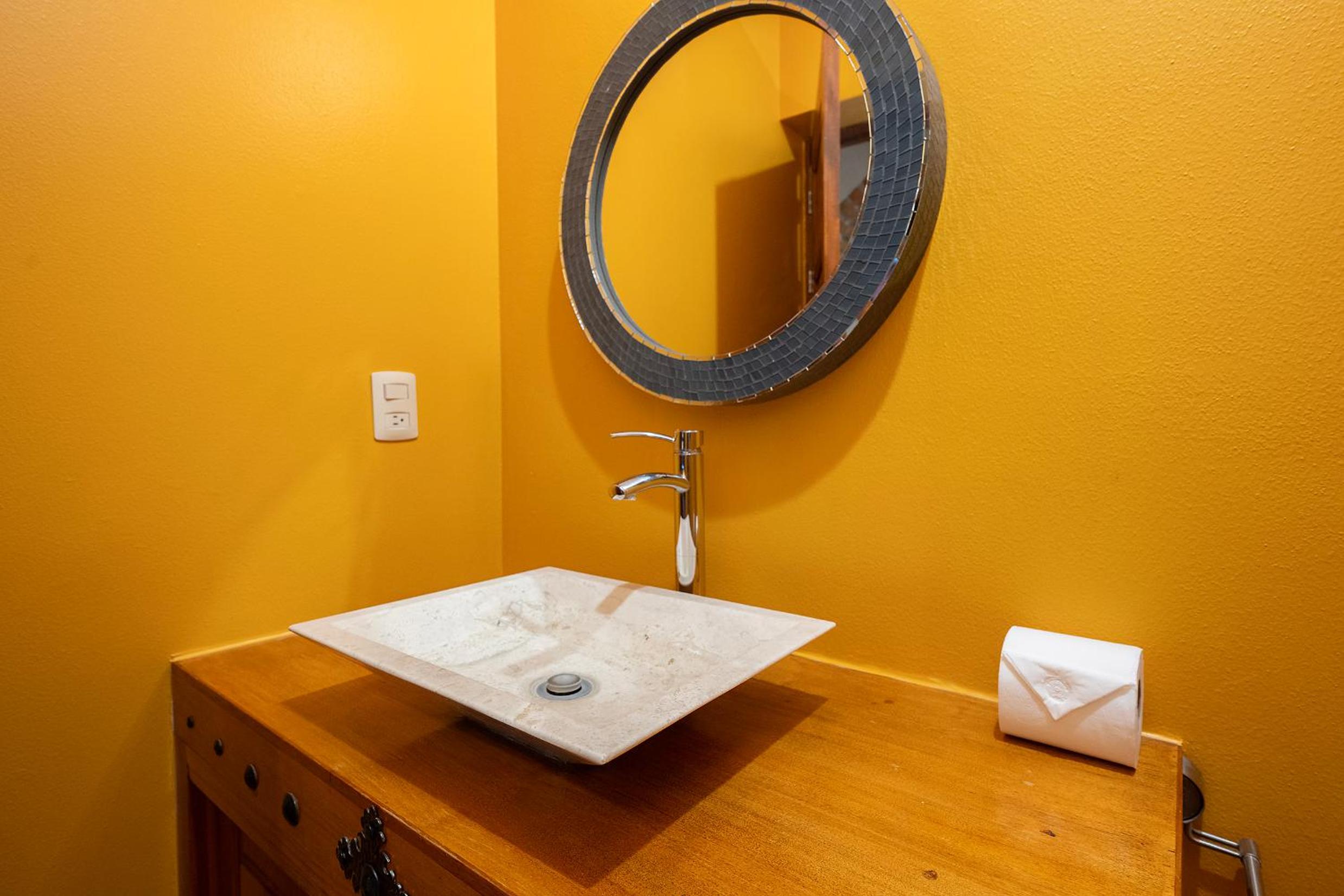 Eclectic Gem Near Centro King Beds and Rooftop Deck