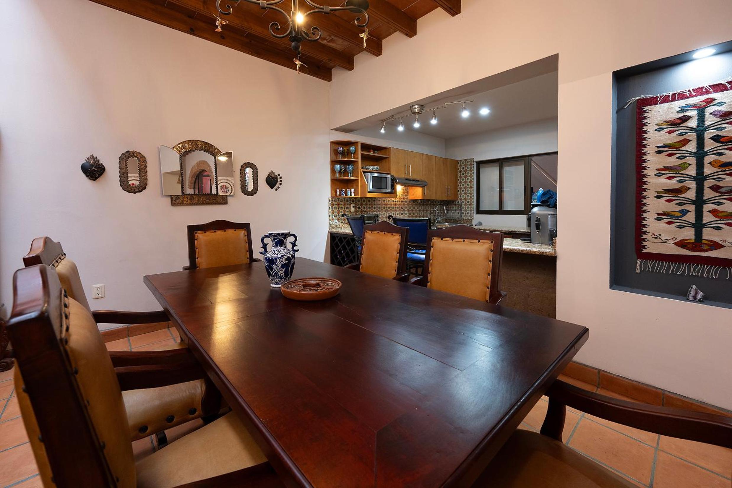 Eclectic Gem Near Centro King Beds and Rooftop Deck