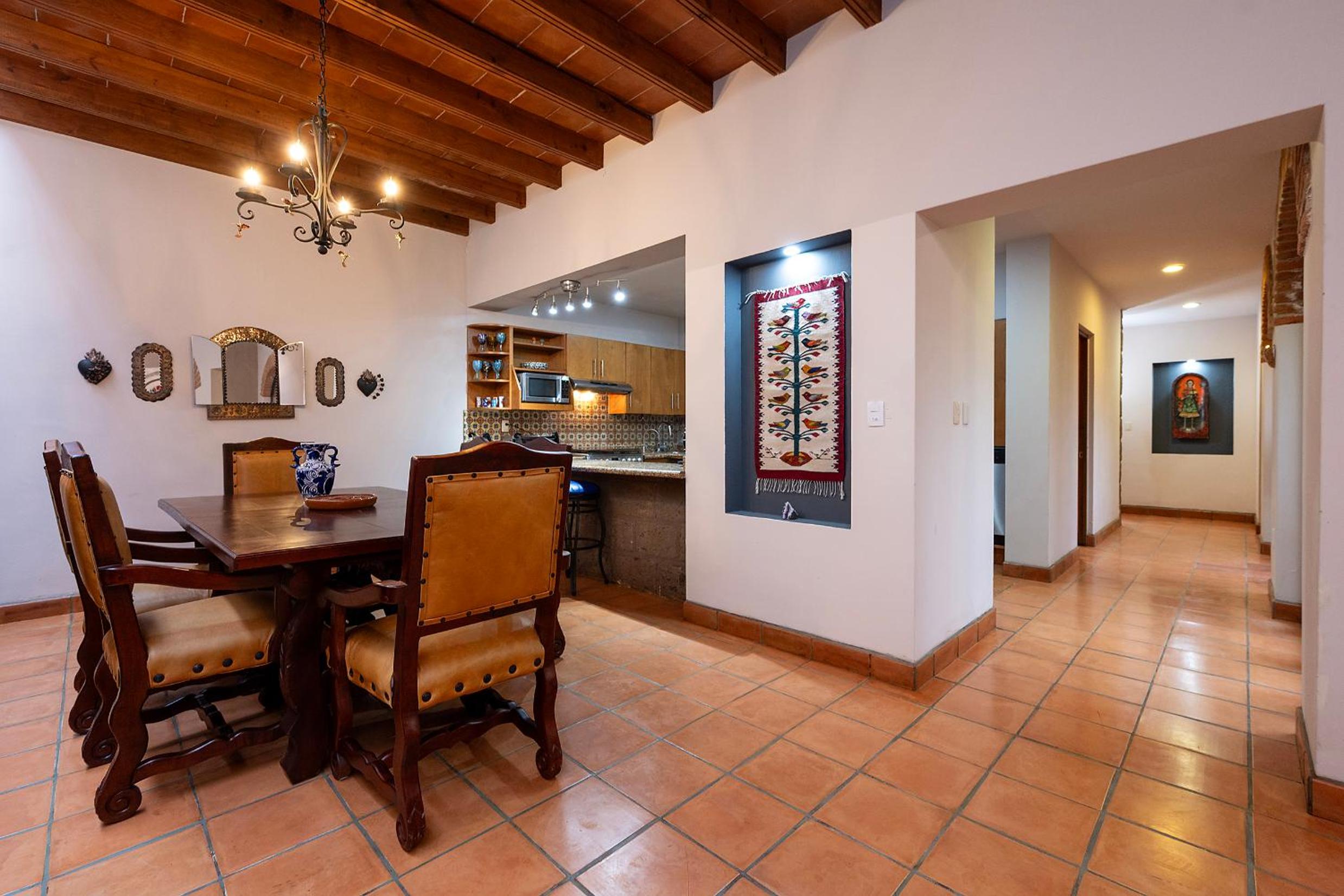 Eclectic Gem Near Centro King Beds and Rooftop Deck