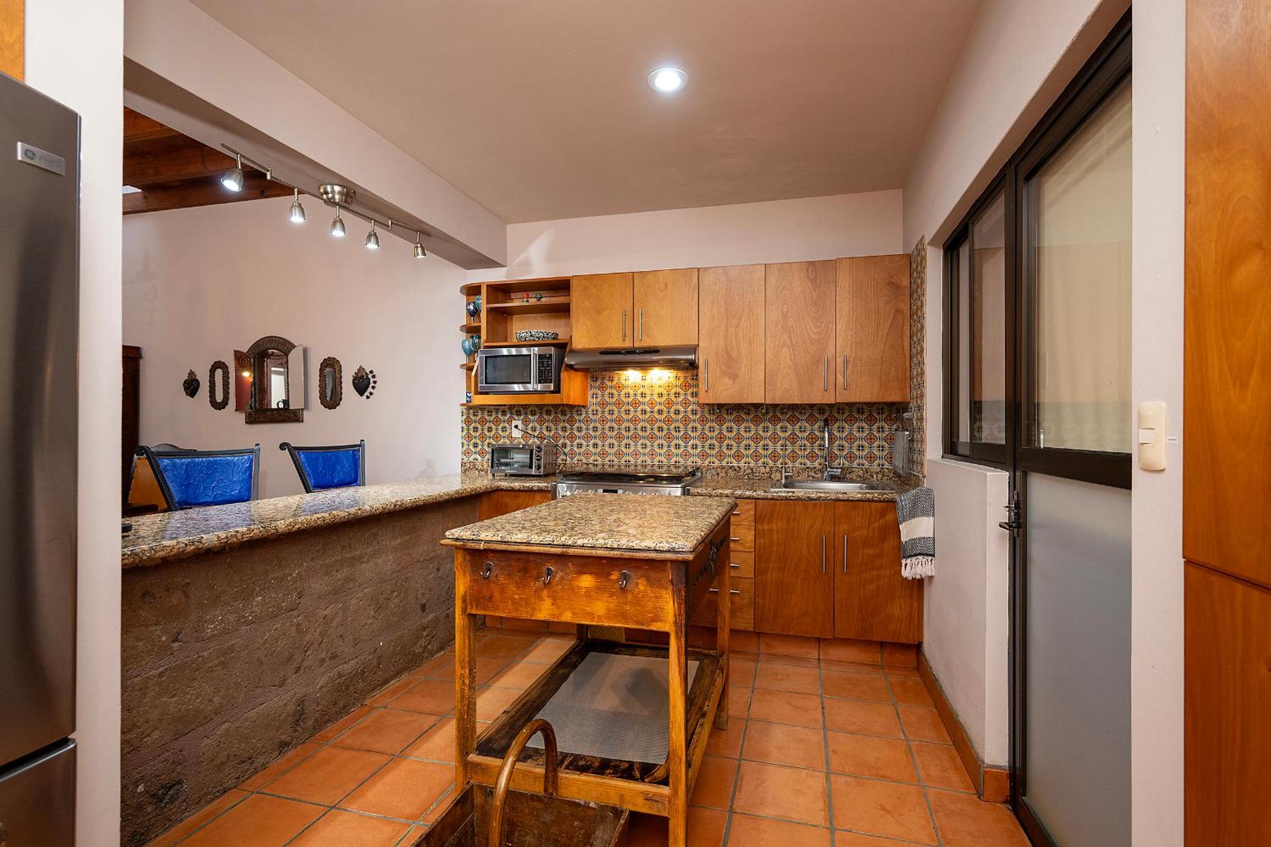 Eclectic Gem Near Centro King Beds and Rooftop Deck