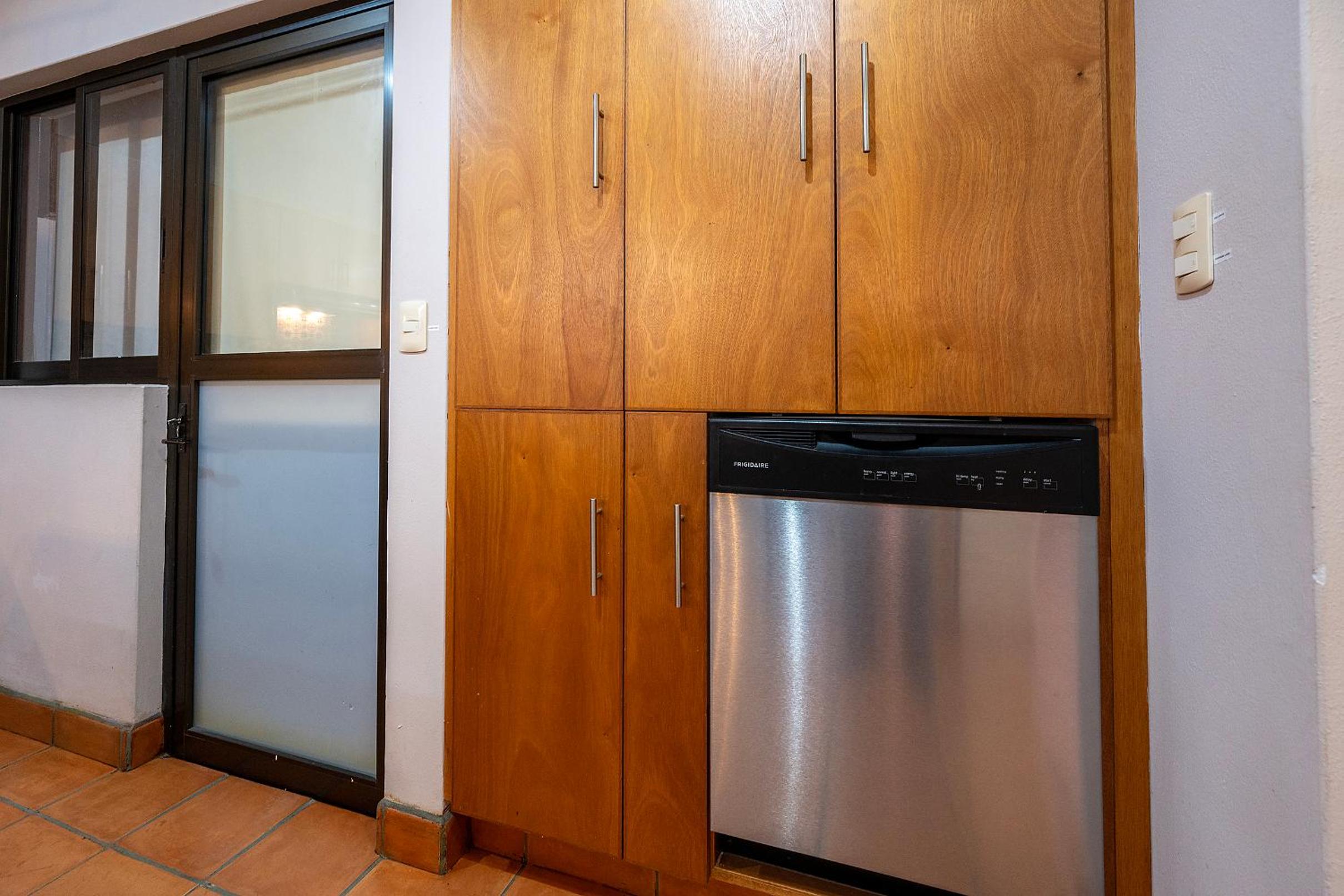 Eclectic Gem Near Centro King Beds and Rooftop Deck