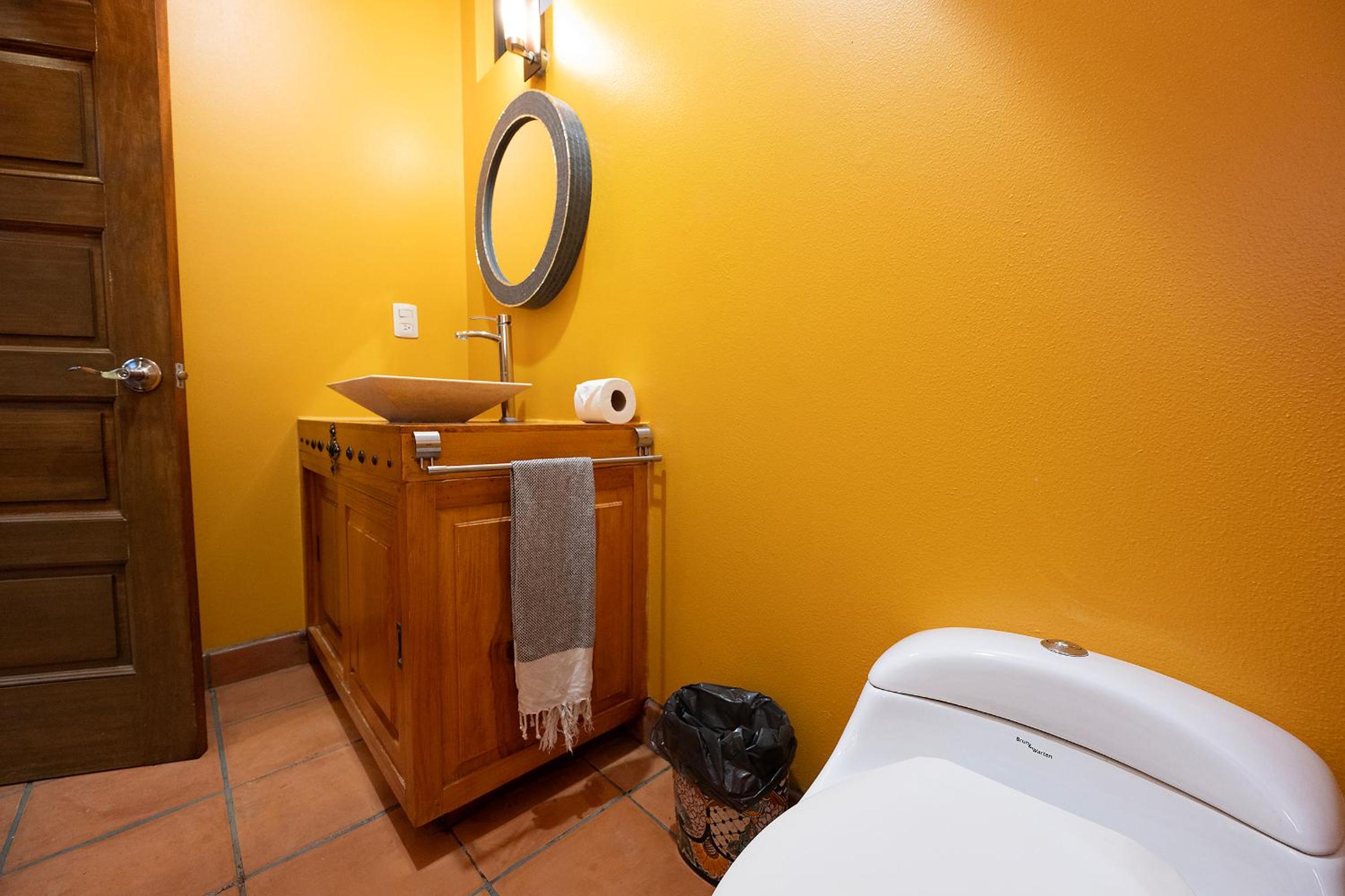 Eclectic Gem Near Centro King Beds and Rooftop Deck