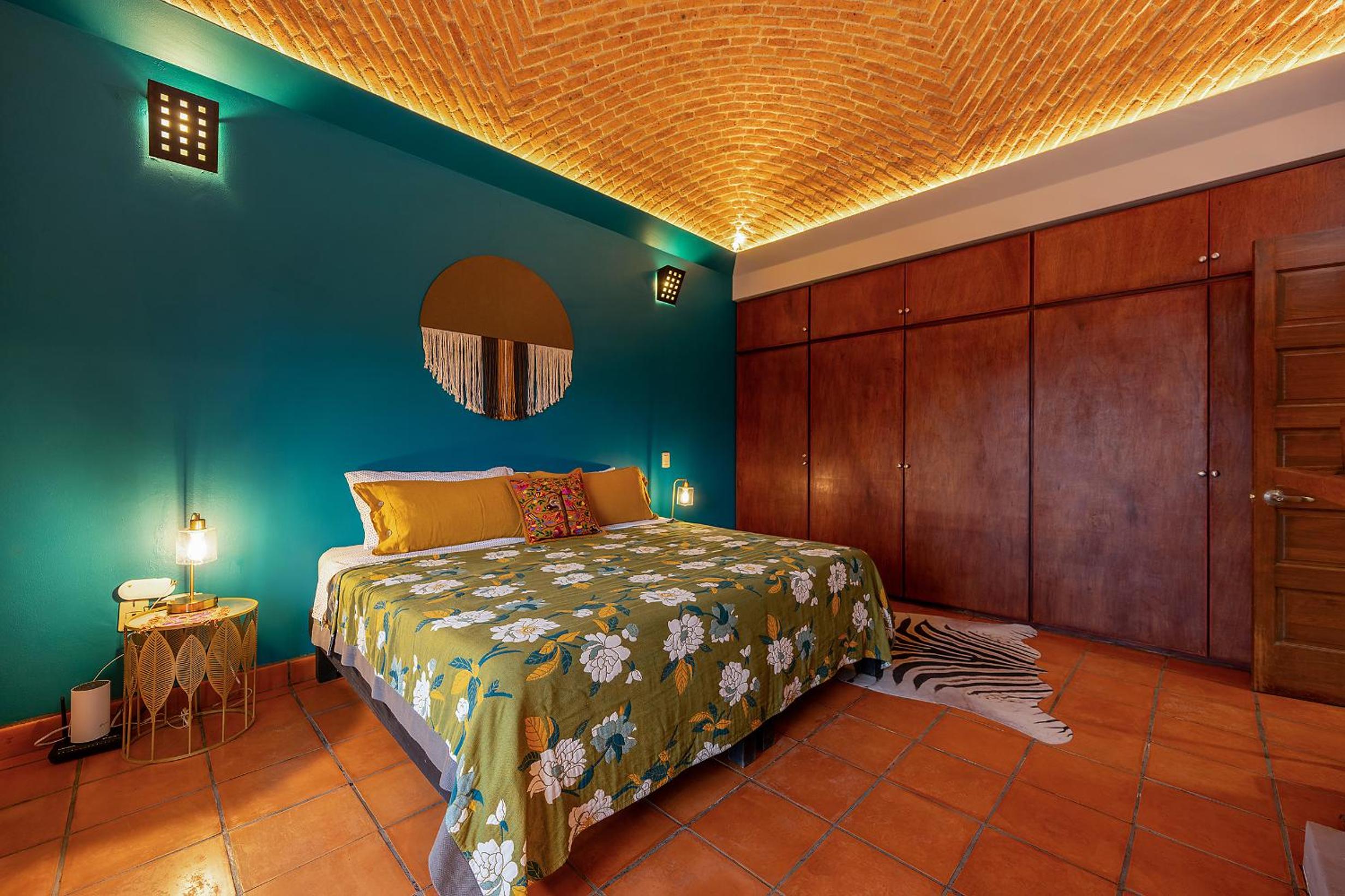 Eclectic Gem Near Centro King Beds and Rooftop Deck