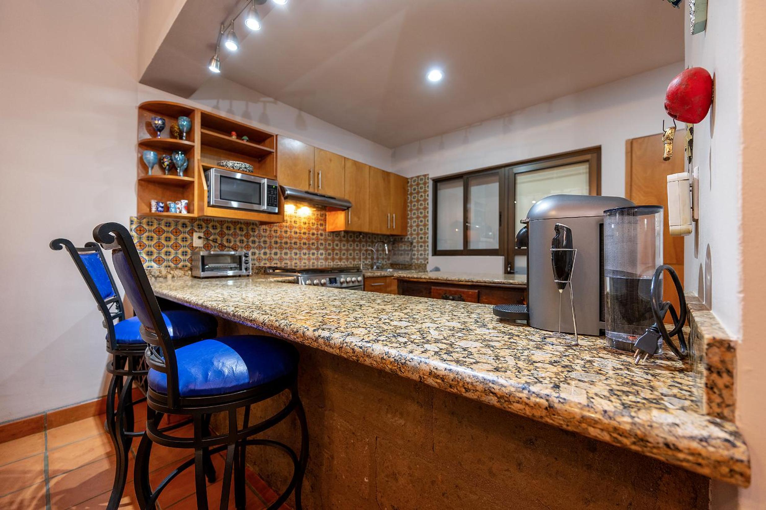 Eclectic Gem Near Centro King Beds and Rooftop Deck