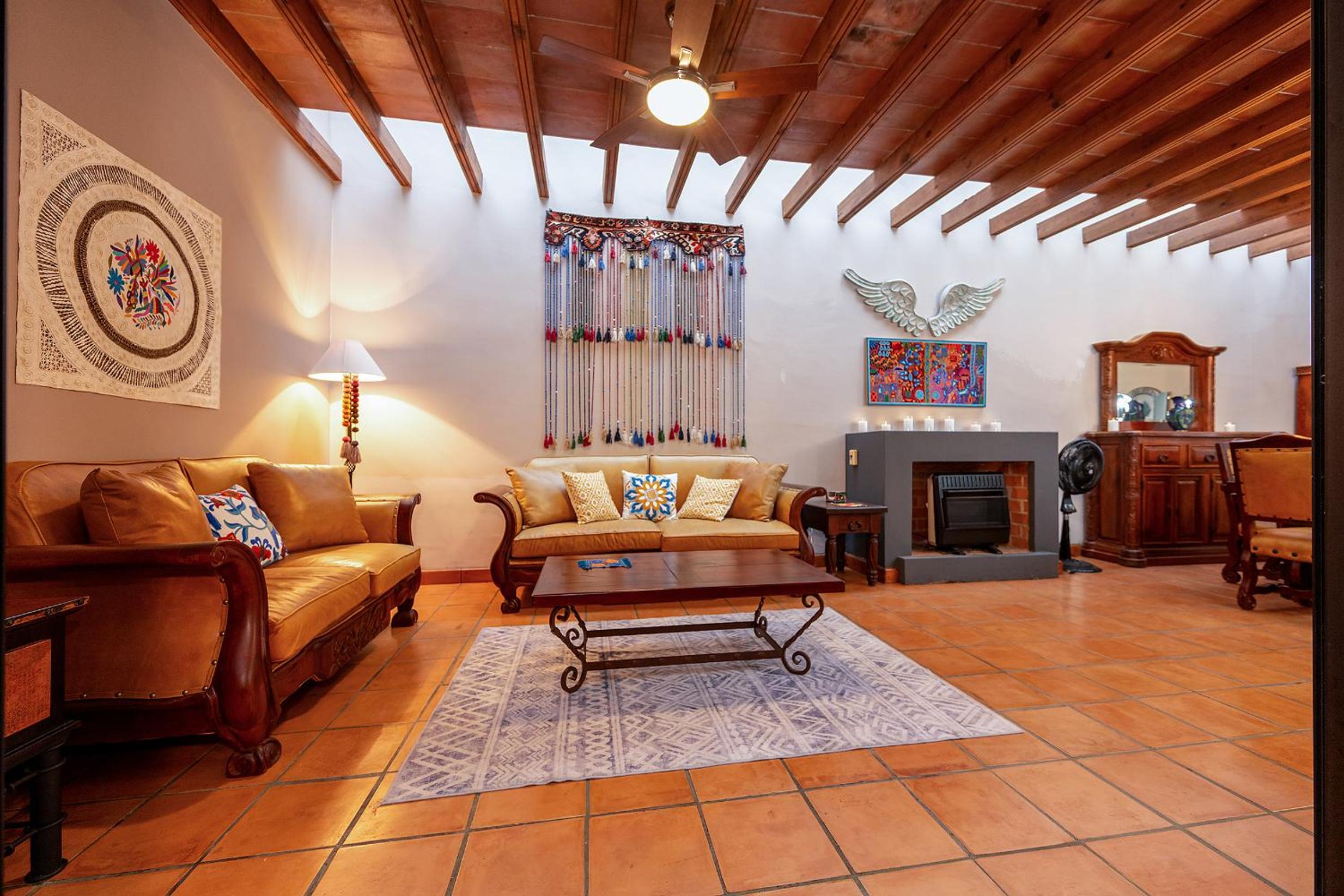 Eclectic Gem Near Centro King Beds and Rooftop Deck