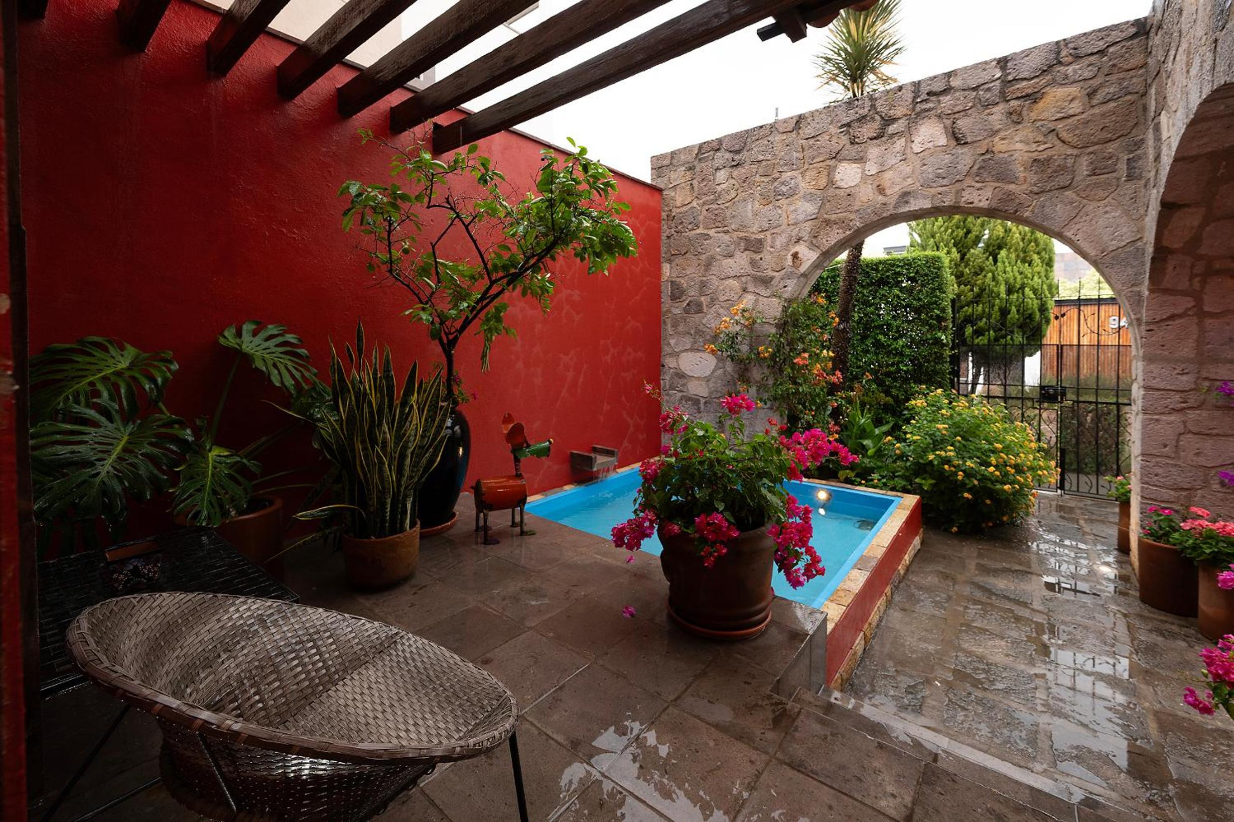 Eclectic Gem Near Centro King Beds and Rooftop Deck