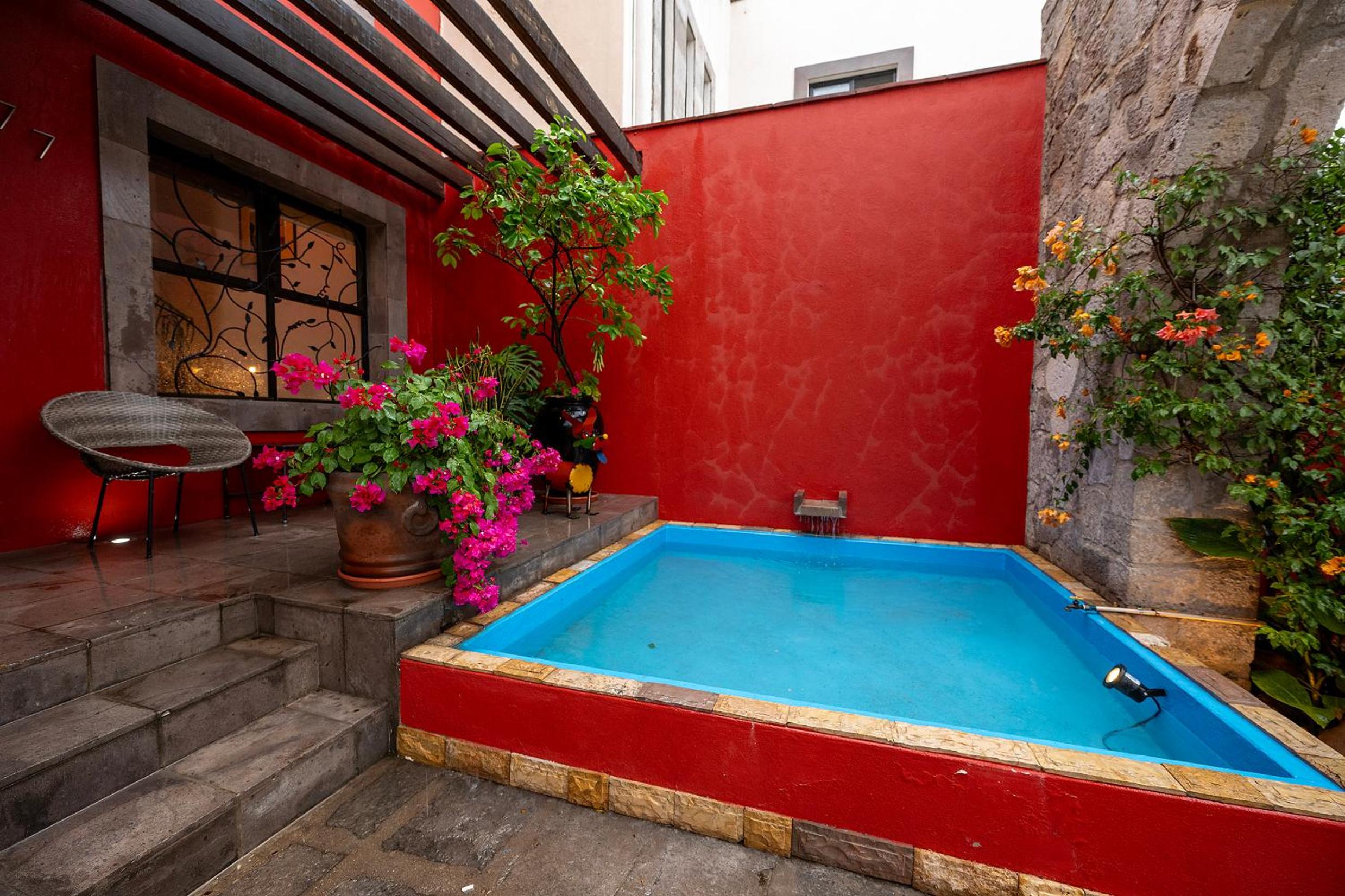 Eclectic Gem Near Centro King Beds and Rooftop Deck