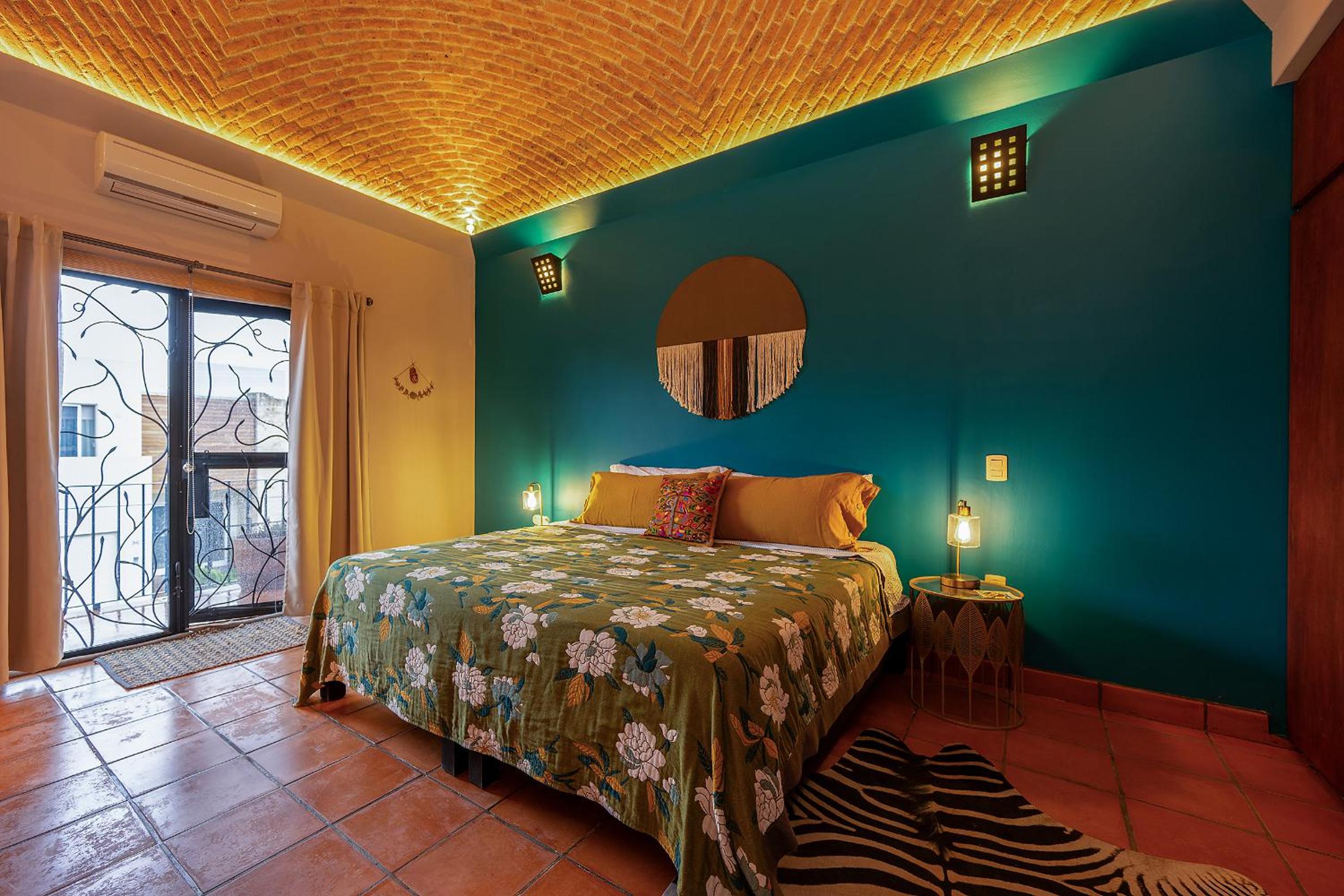 Eclectic Gem Near Centro King Beds and Rooftop Deck